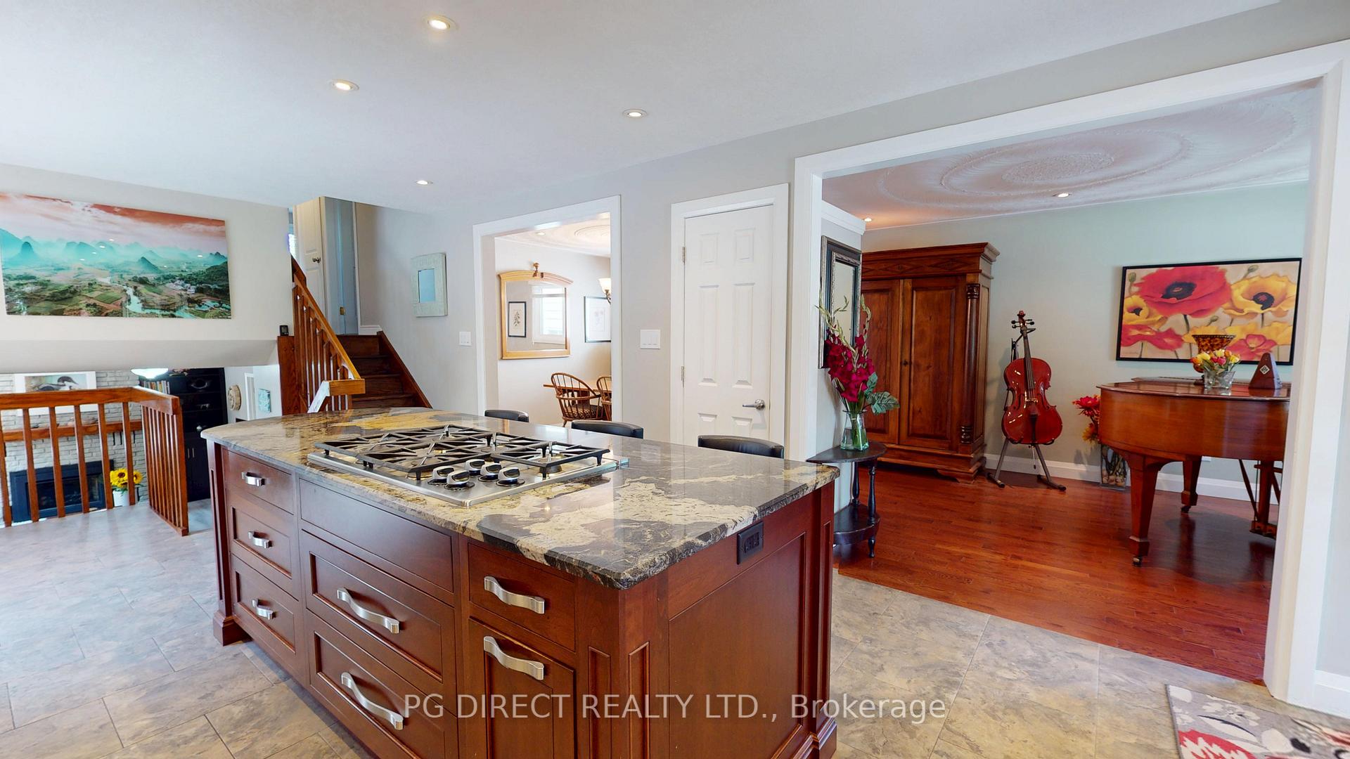 Photo 3 of 348 Wintergreen Drive, Waterloo, North Lakeshore — HOMEH