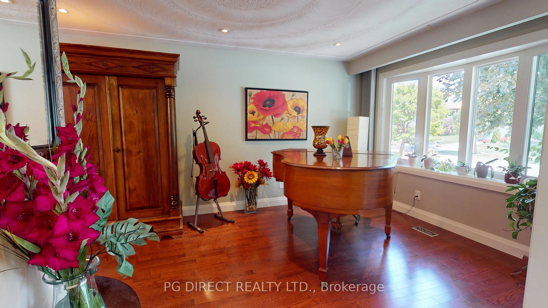Photo 5 of 348 Wintergreen Drive, Waterloo, North Lakeshore — HOMEH