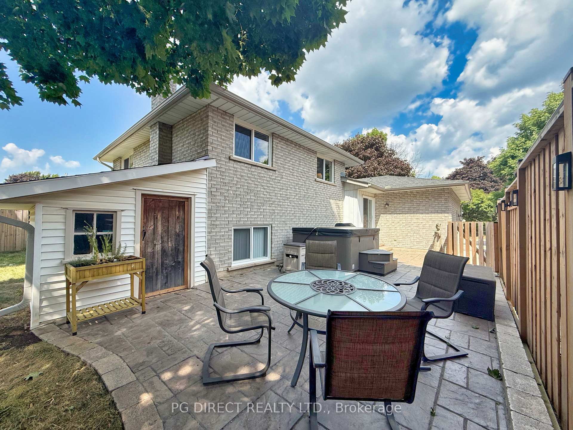 Photo 17 of 348 Wintergreen Drive, Waterloo, North Lakeshore — HOMEH