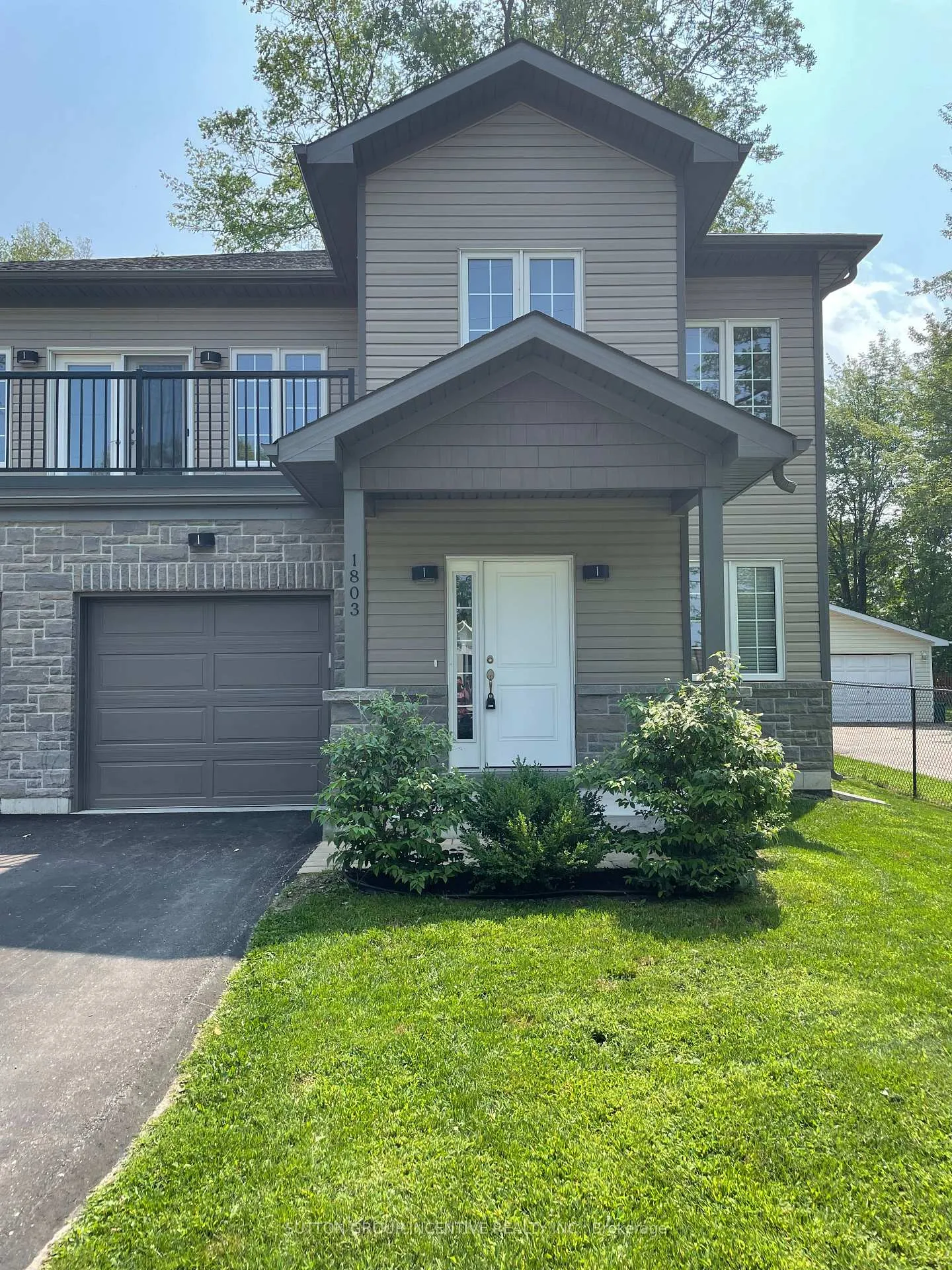 Front of 1803A River Road W