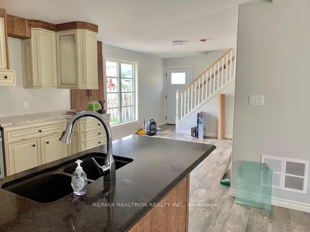Photo 6 of Unit 2, 256 Dunlop Street W, Barrie, Queen's Park — HOMEH