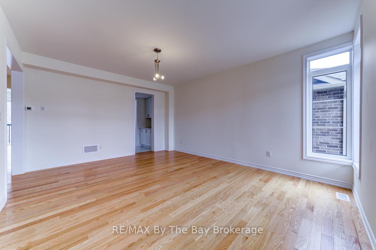 Photo 8 of 41 Del Ray Crescent, Wasaga Beach — HOMEH