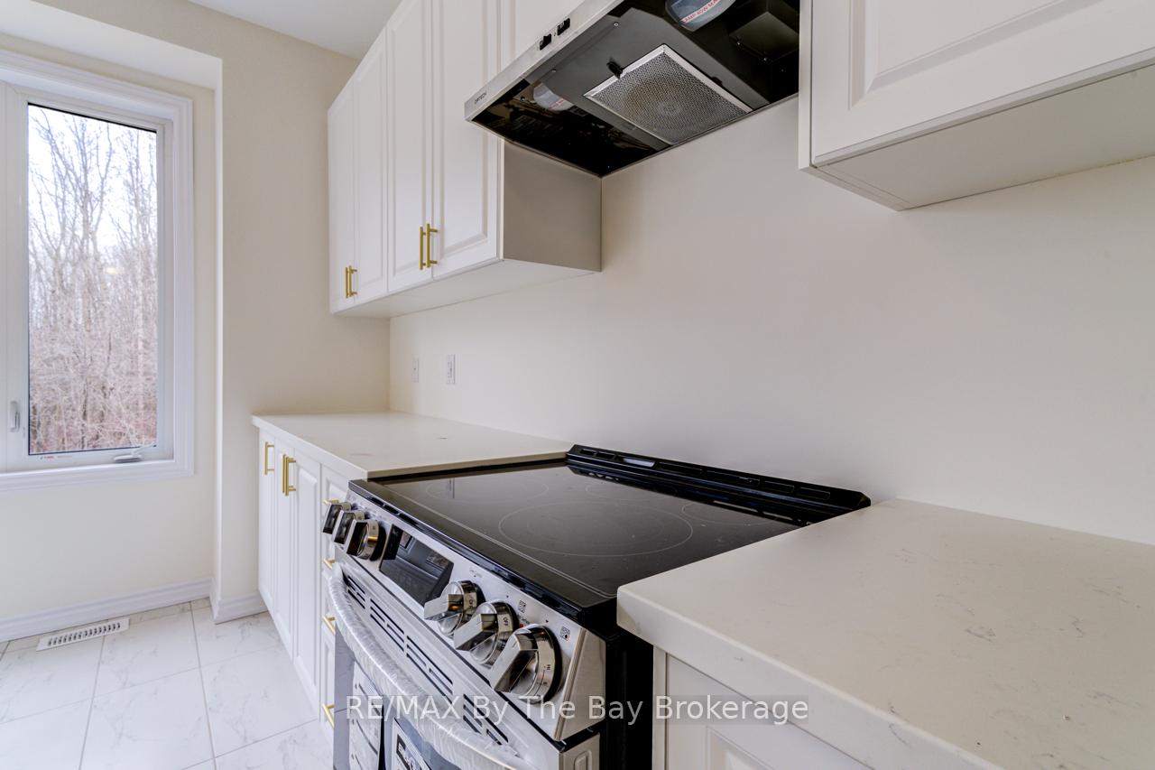Photo 17 of 41 Del Ray Crescent, Wasaga Beach — HOMEH