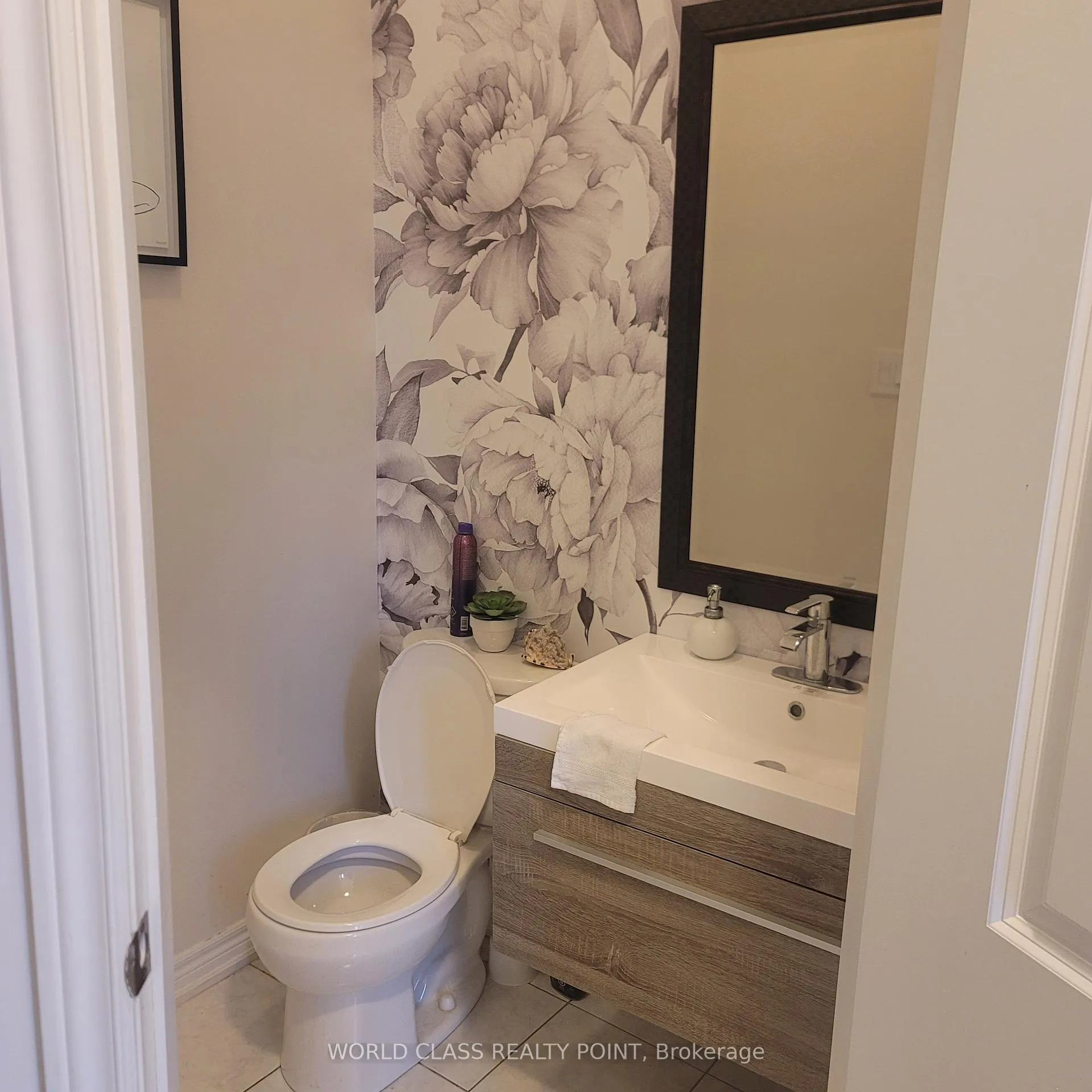 Photo 2 of 255 Barons Street, Vaughan, Kleinburg — HOMEH