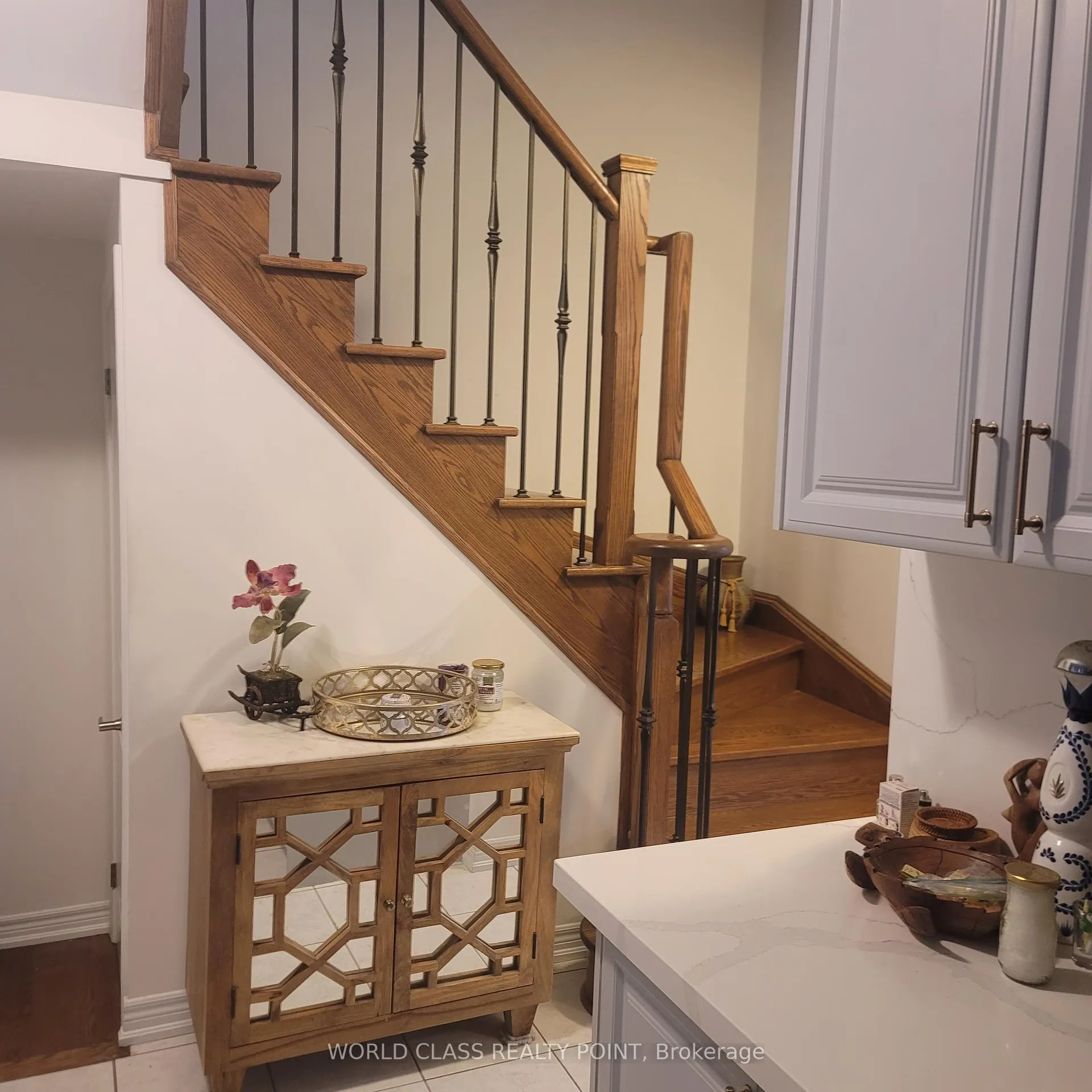 Photo 3 of 255 Barons Street, Vaughan, Kleinburg — HOMEH