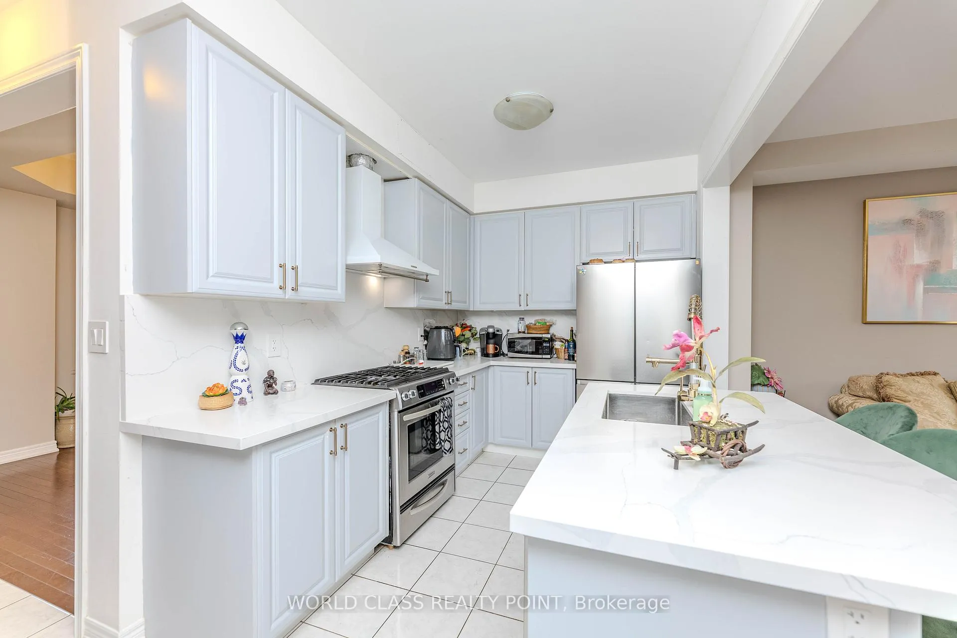 Photo 4 of 255 Barons Street, Vaughan, Kleinburg — HOMEH