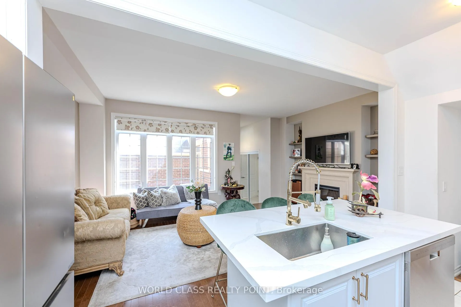 Photo 5 of 255 Barons Street, Vaughan, Kleinburg — HOMEH
