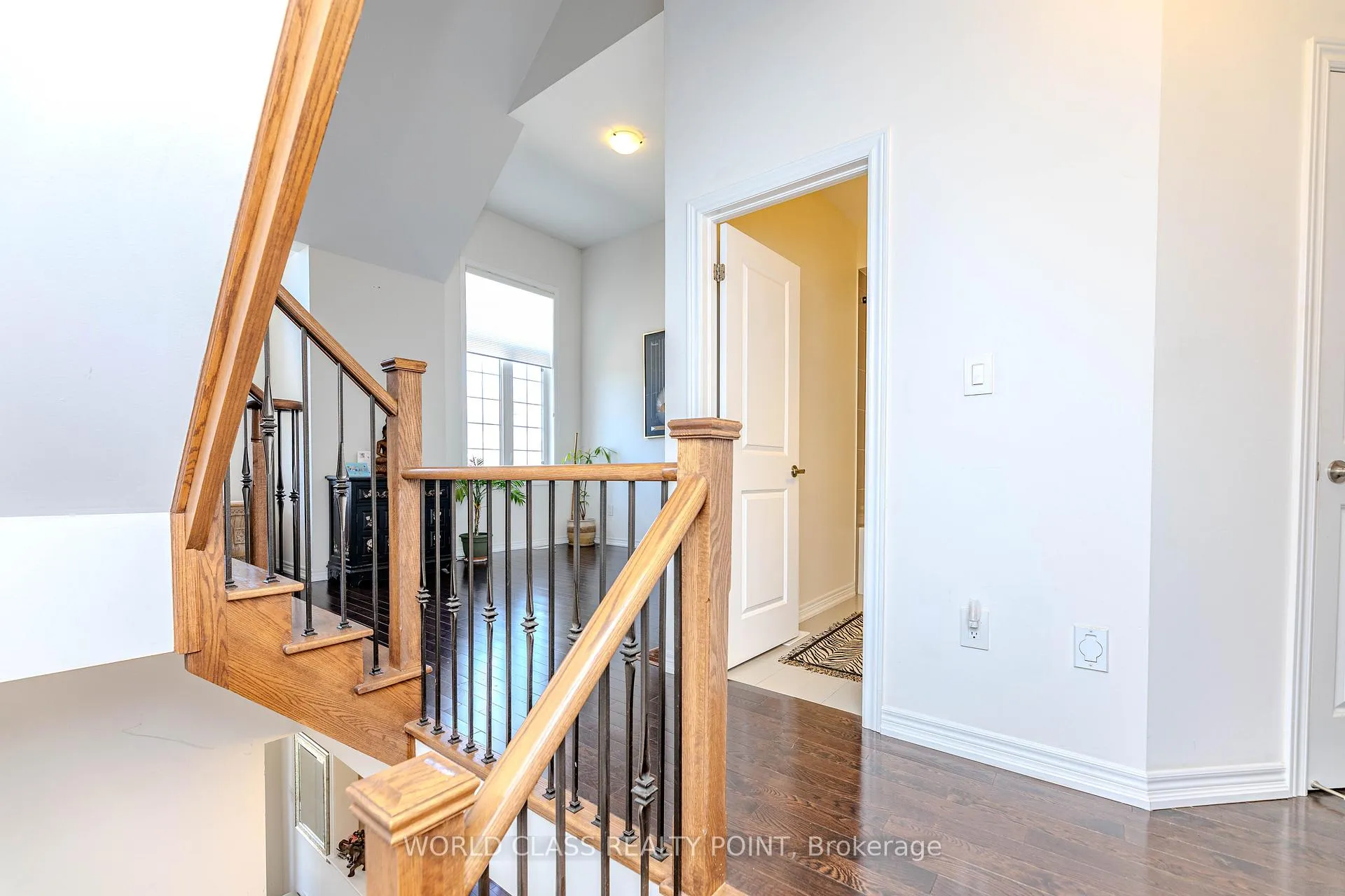 Photo 10 of 255 Barons Street, Vaughan, Kleinburg — HOMEH