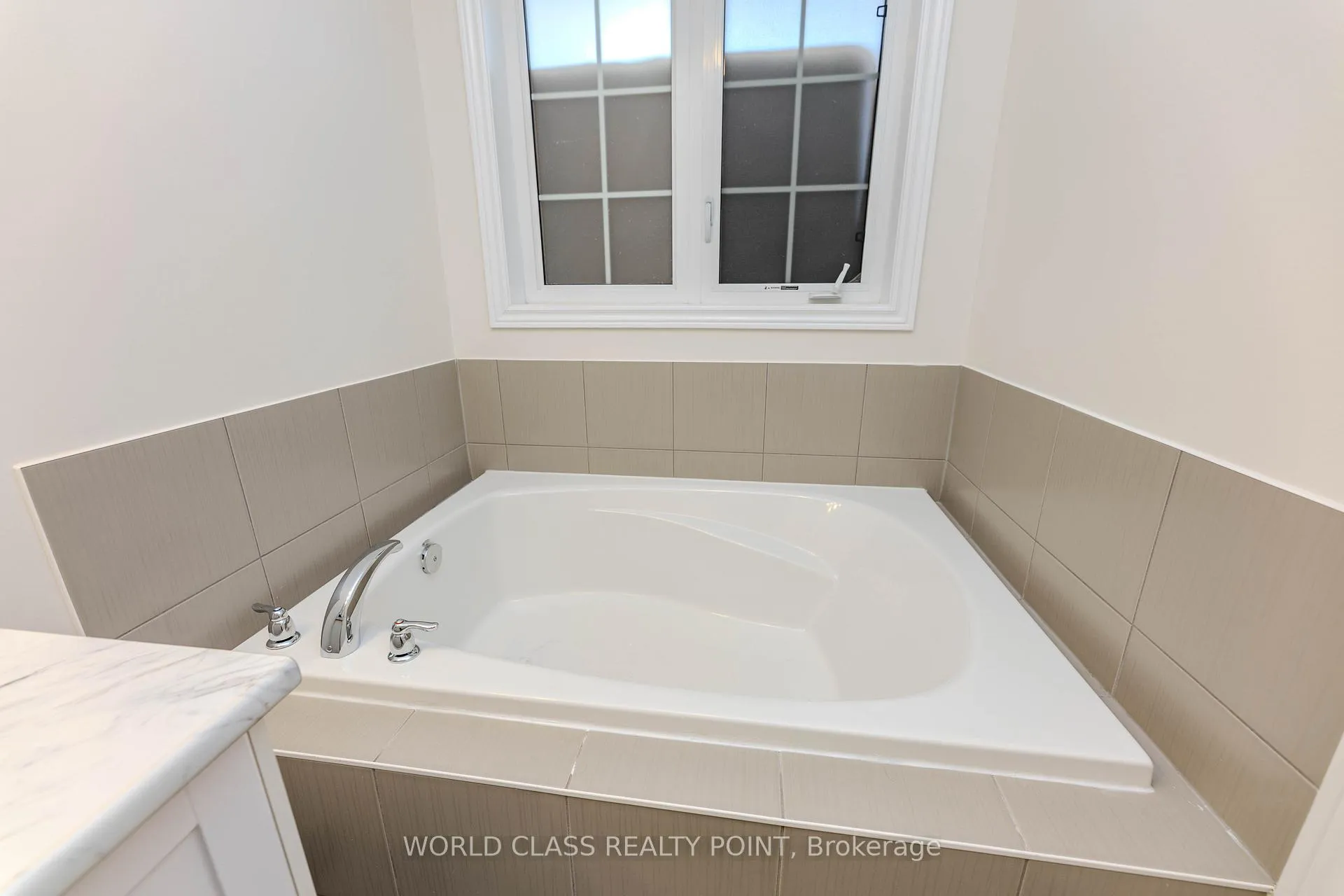 Photo 18 of 255 Barons Street, Vaughan, Kleinburg — HOMEH