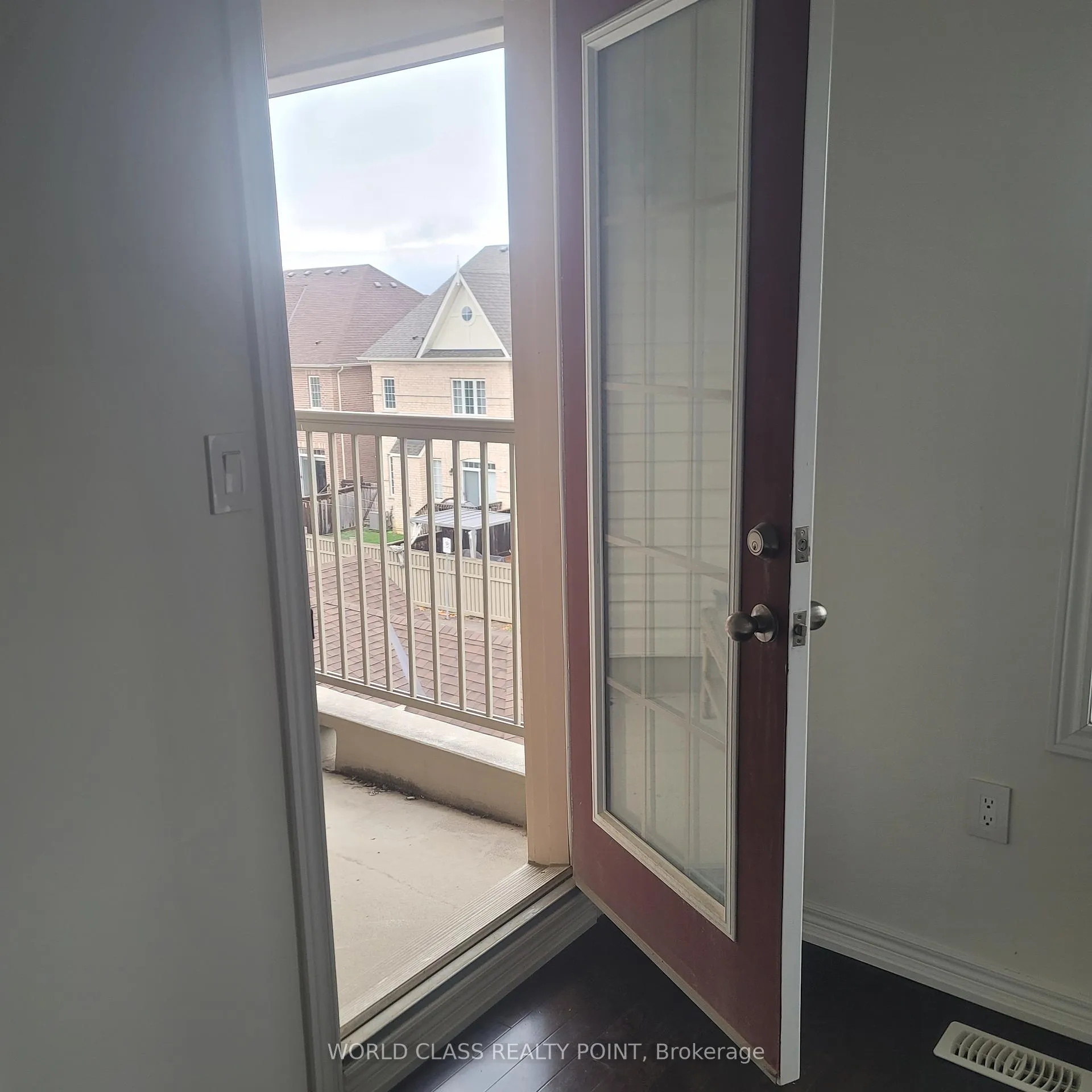 Photo 19 of 255 Barons Street, Vaughan, Kleinburg — HOMEH
