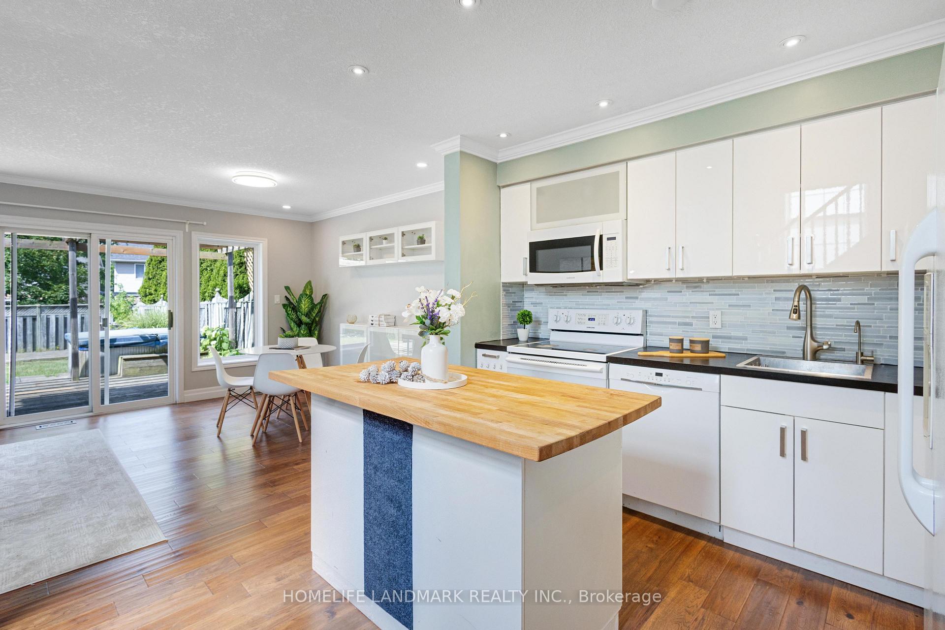 Photo 8 of 568 Beaver Creek Crescent, Waterloo — HOMEH