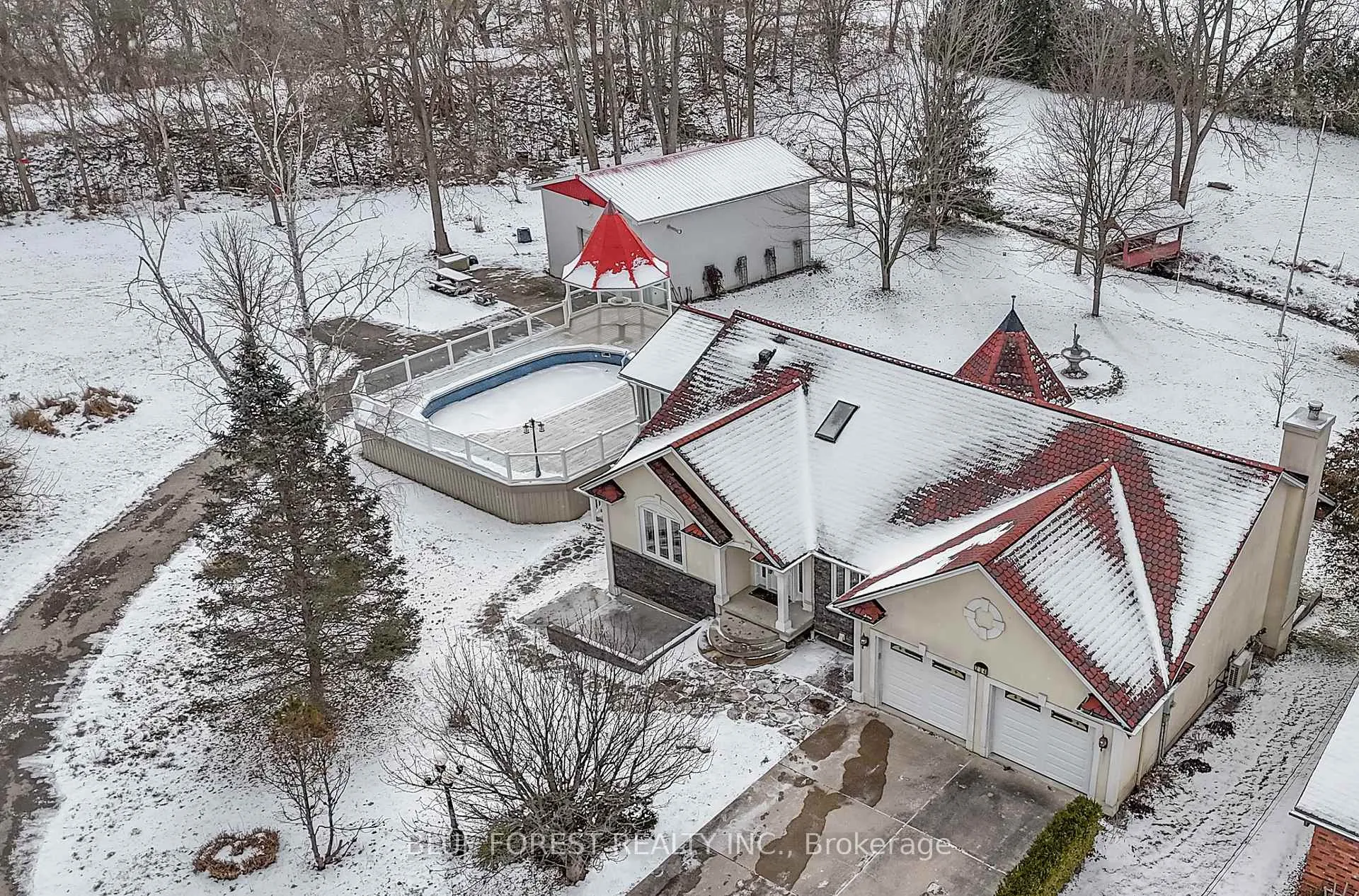 Photo 2 of 204 Third Street, West Elgin, Rodney — HOMEH