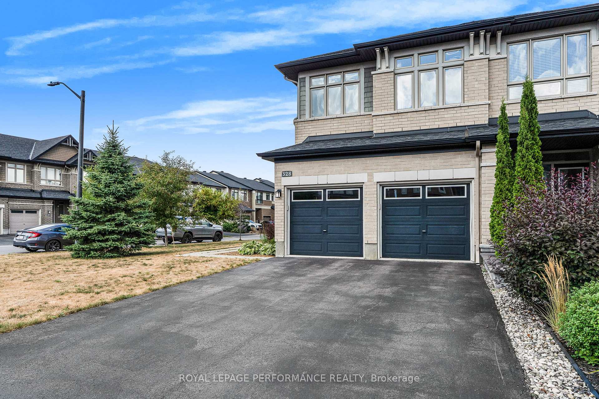 Photo 2 of 328 Ballinville Circle, Ottawa, Riverside South/Gloucester Glen — HOMEH