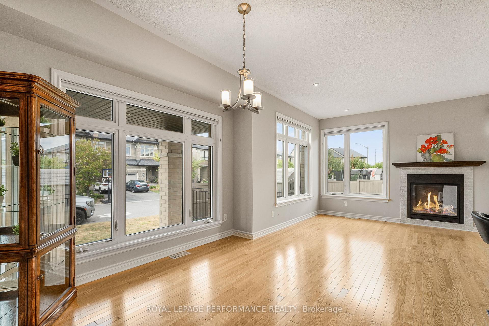 Photo 8 of 328 Ballinville Circle, Ottawa, Riverside South/Gloucester Glen — HOMEH