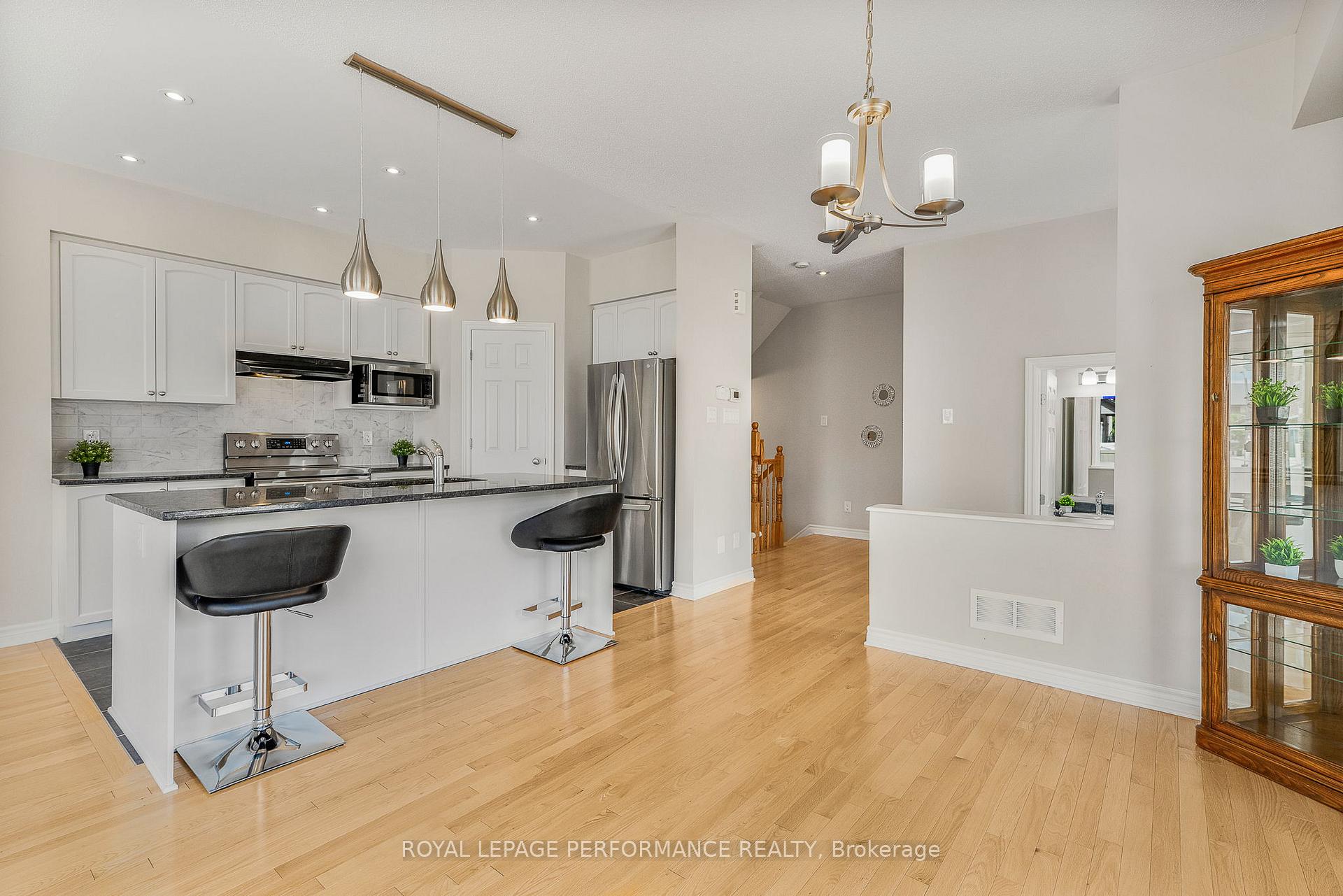 Photo 9 of 328 Ballinville Circle, Ottawa, Riverside South/Gloucester Glen — HOMEH
