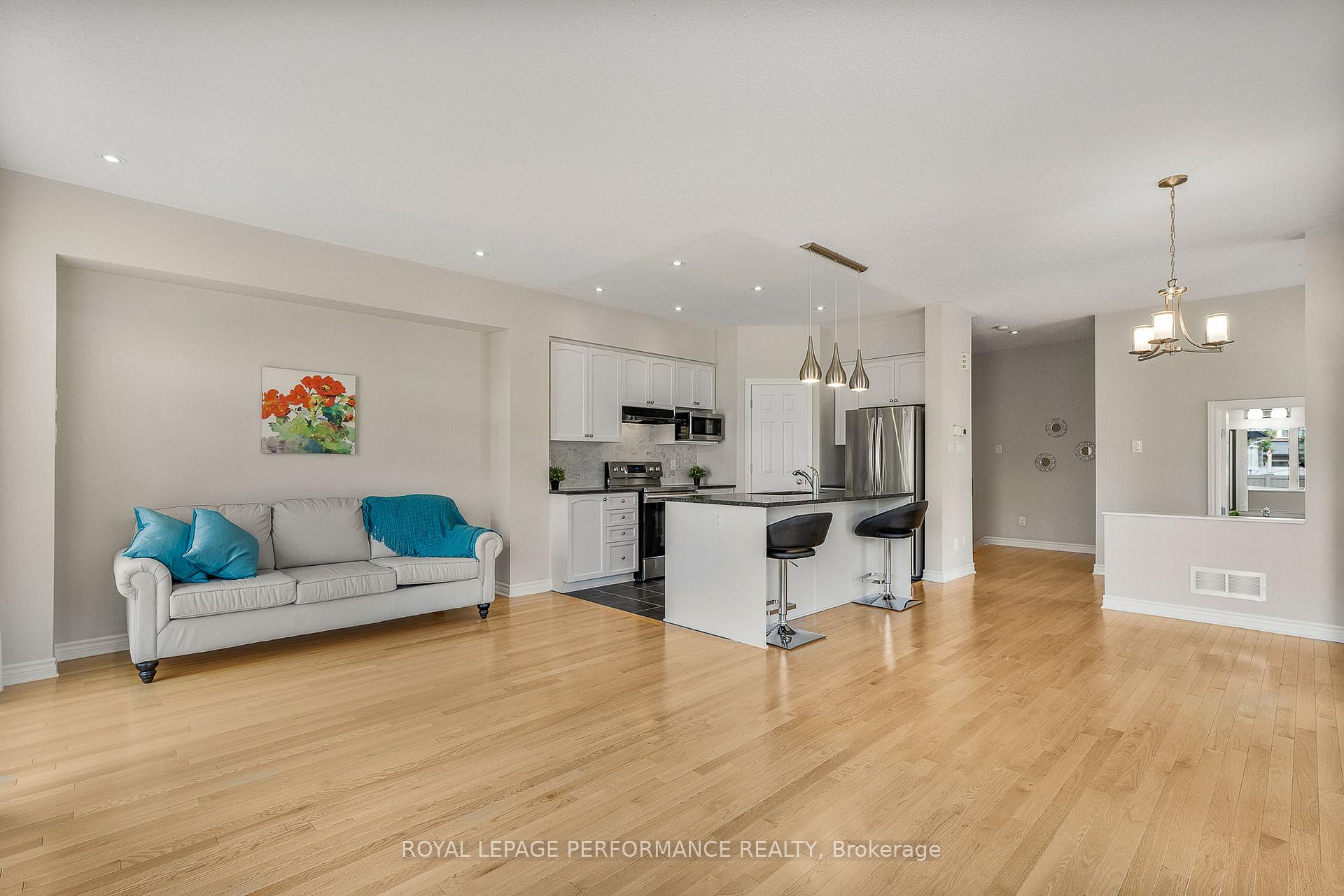 Photo 12 of 328 Ballinville Circle, Ottawa, Riverside South/Gloucester Glen — HOMEH