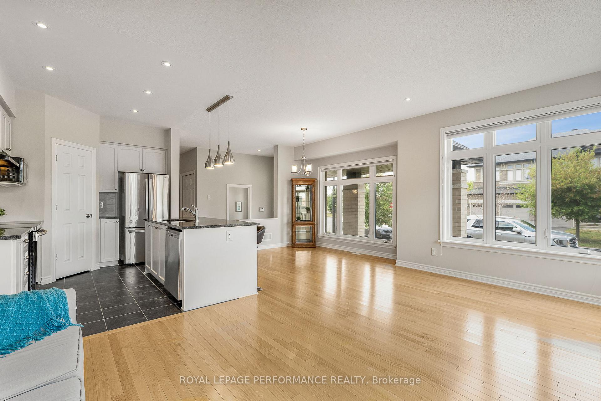 Photo 14 of 328 Ballinville Circle, Ottawa, Riverside South/Gloucester Glen — HOMEH
