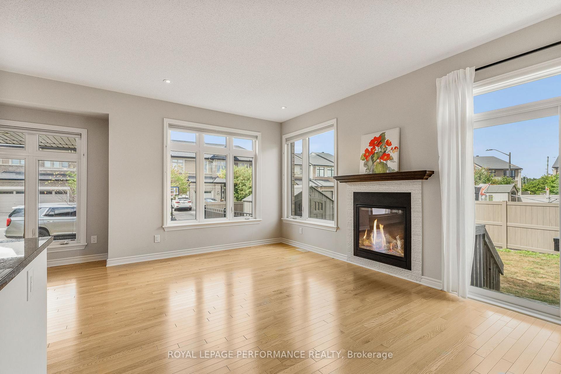 Photo 10 of 328 Ballinville Circle, Ottawa, Riverside South/Gloucester Glen — HOMEH