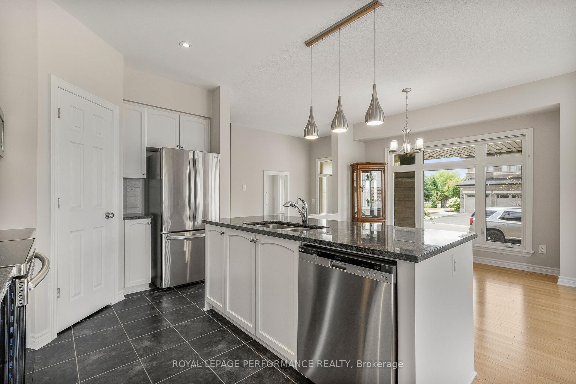 Photo 16 of 328 Ballinville Circle, Ottawa, Riverside South/Gloucester Glen — HOMEH