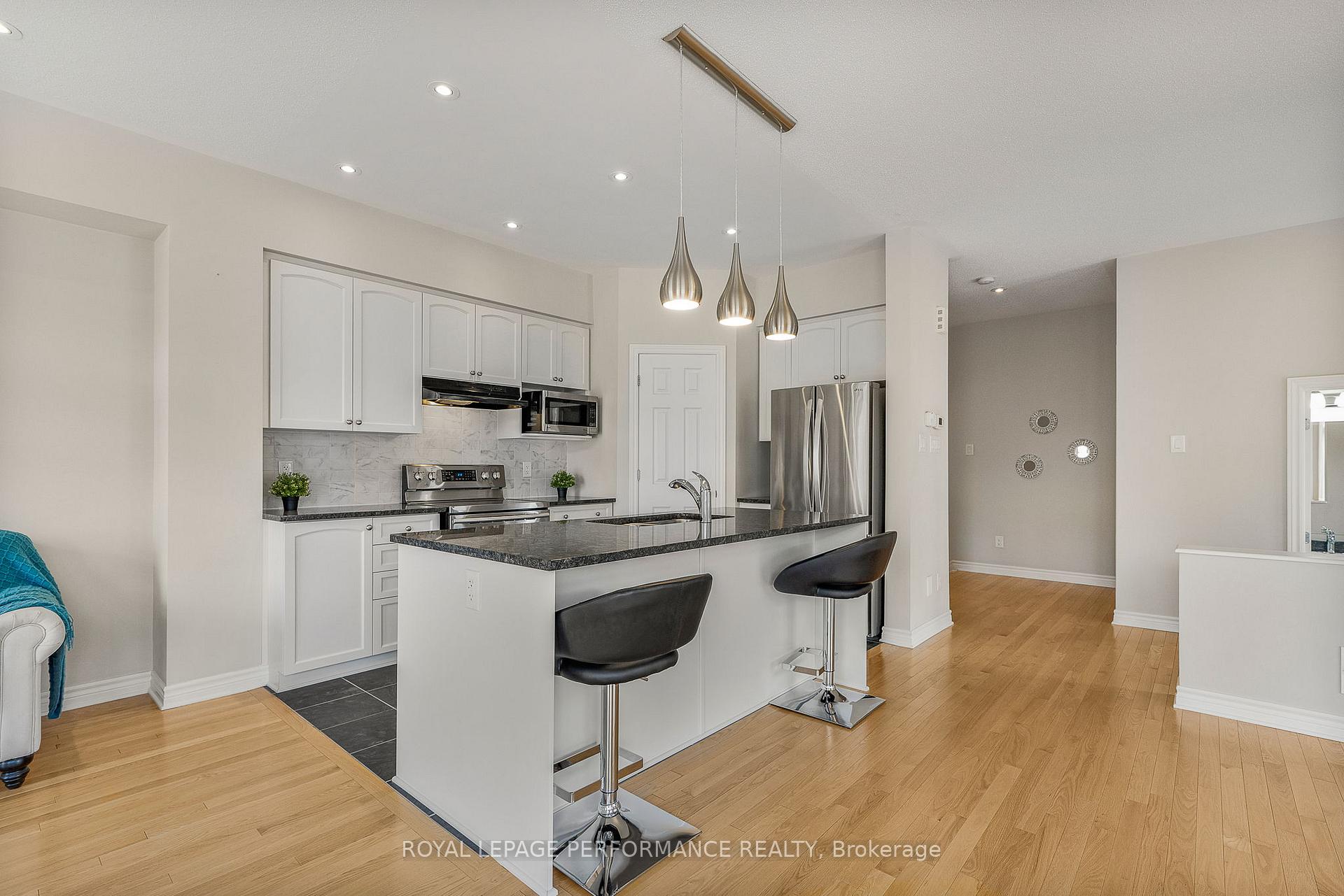 Photo 15 of 328 Ballinville Circle, Ottawa, Riverside South/Gloucester Glen — HOMEH