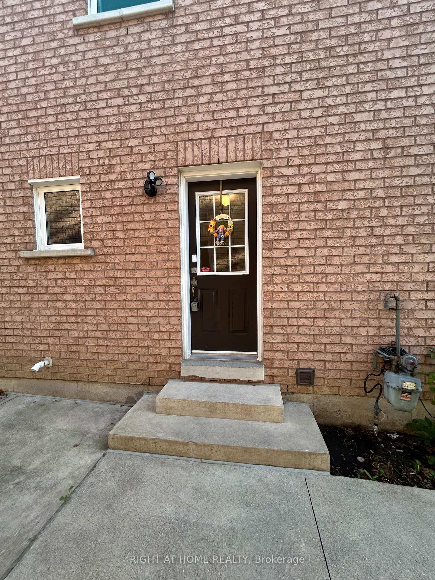 Photo 2 of 15 Ed Quigg Way, Vaughan, Sonoma Heights — HOMEH