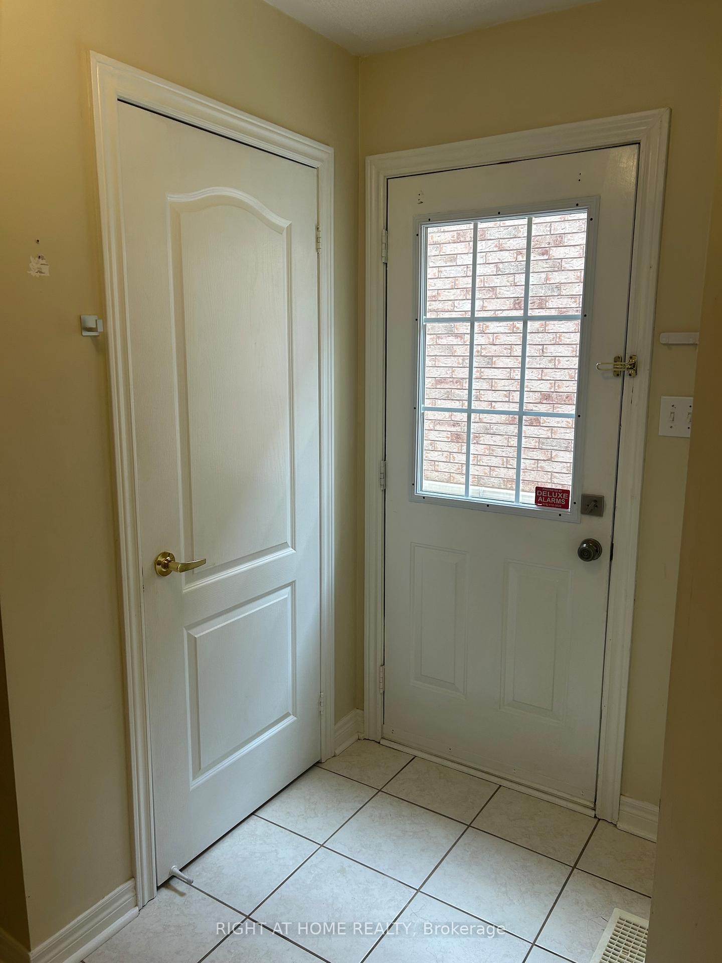 Photo 4 of 15 Ed Quigg Way, Vaughan, Sonoma Heights — HOMEH