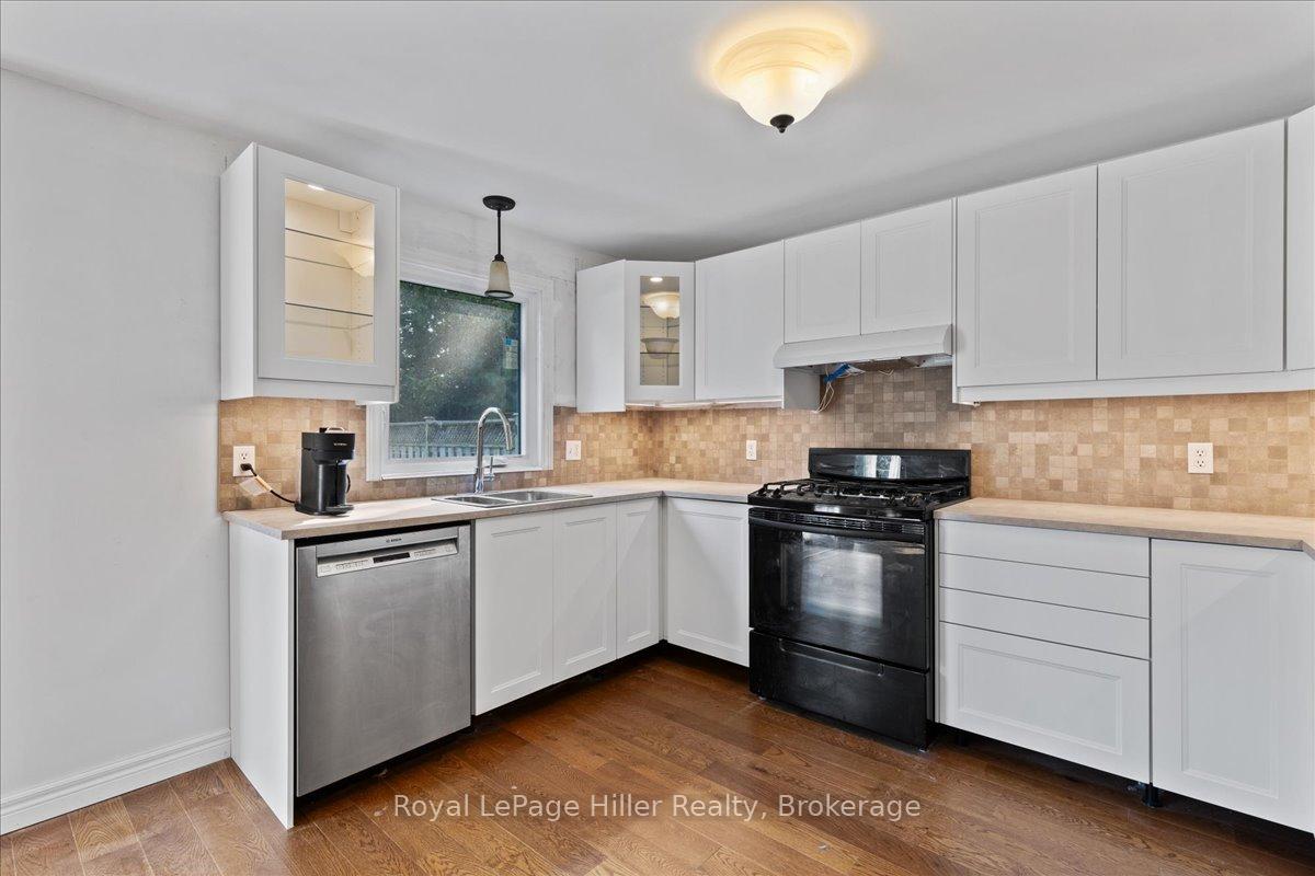 Photo 13 of 240 Dartmoor Crescent, Waterloo — HOMEH
