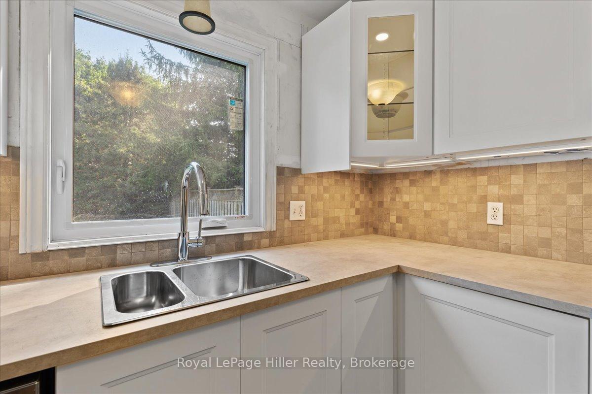 Photo 14 of 240 Dartmoor Crescent, Waterloo — HOMEH
