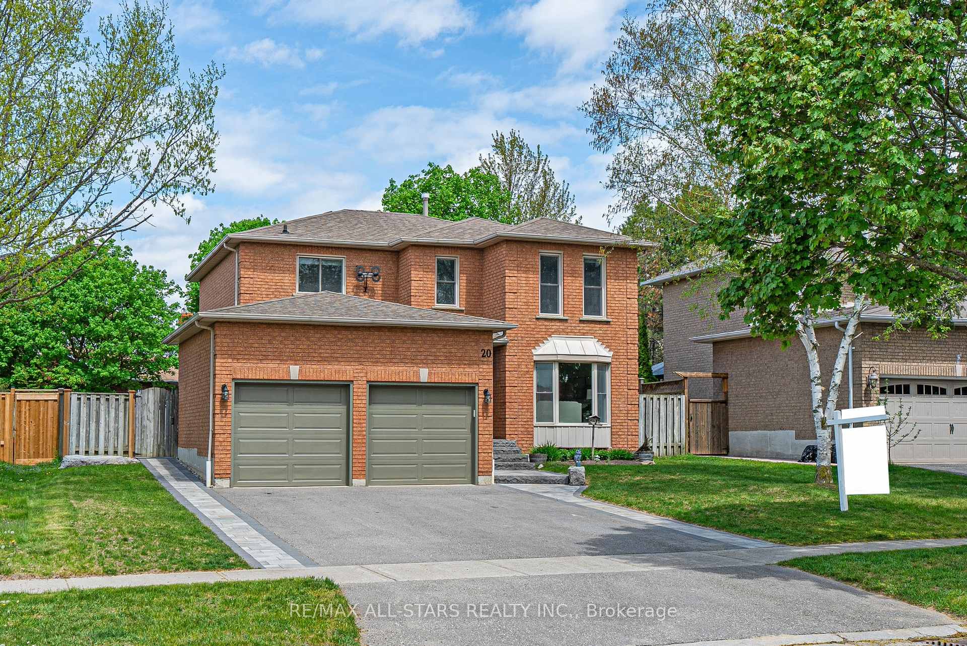 Photo 1 of 20 Enzo Crescent, Uxbridge — HOMEH