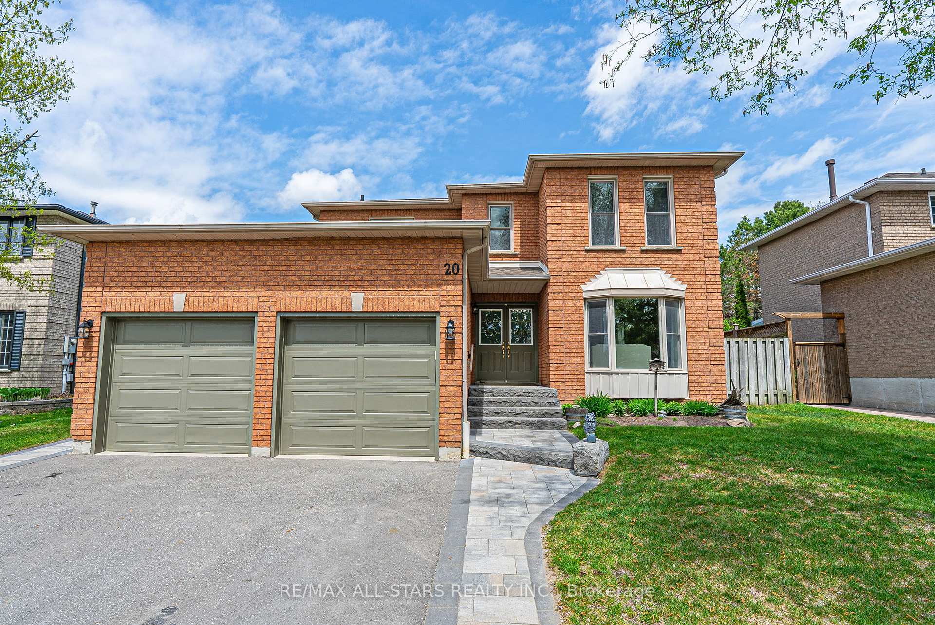 Photo 2 of 20 Enzo Crescent, Uxbridge — HOMEH