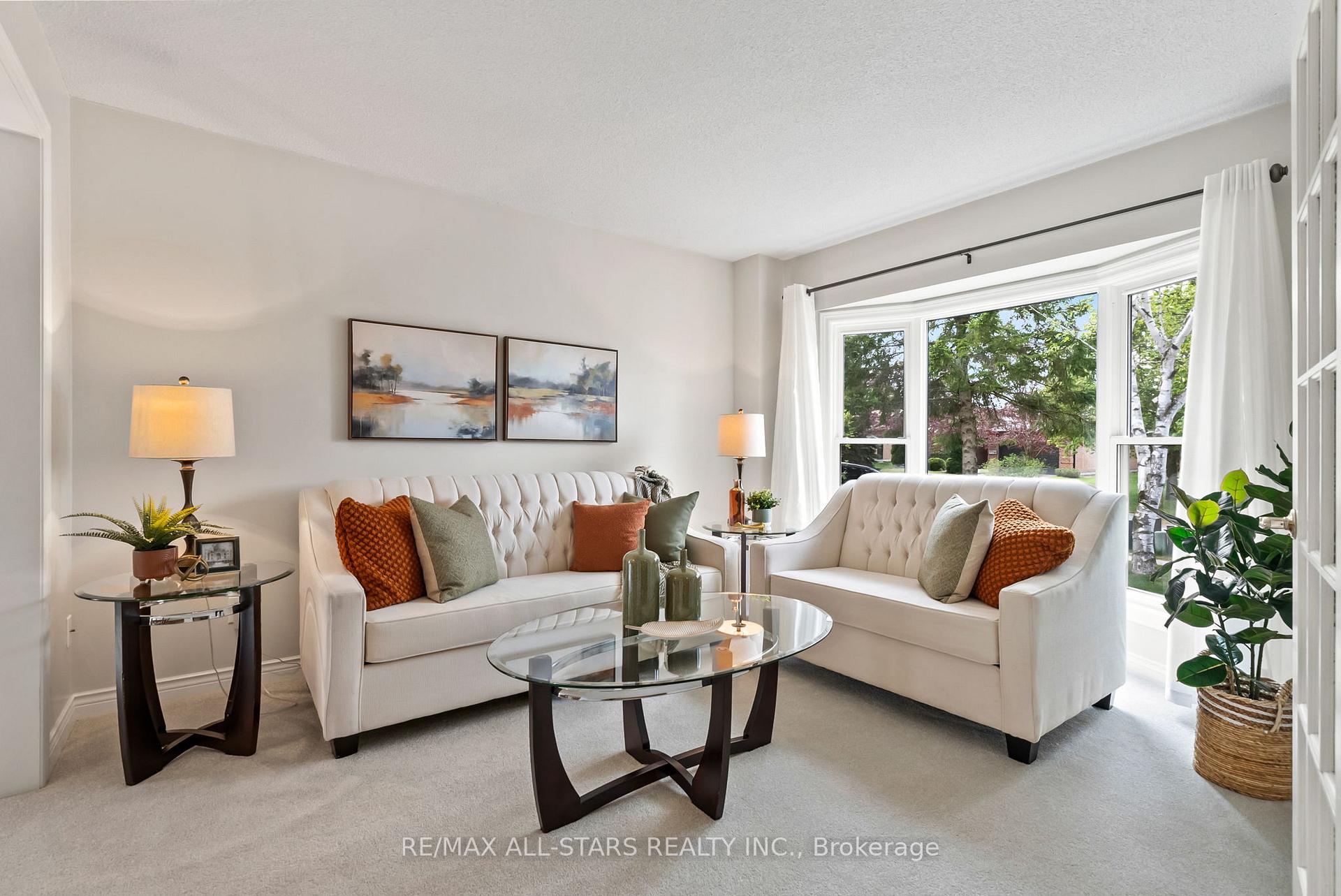 Photo 3 of 20 Enzo Crescent, Uxbridge — HOMEH