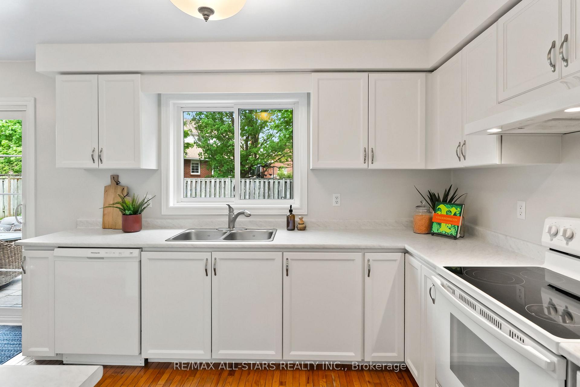 Photo 9 of 20 Enzo Crescent, Uxbridge — HOMEH