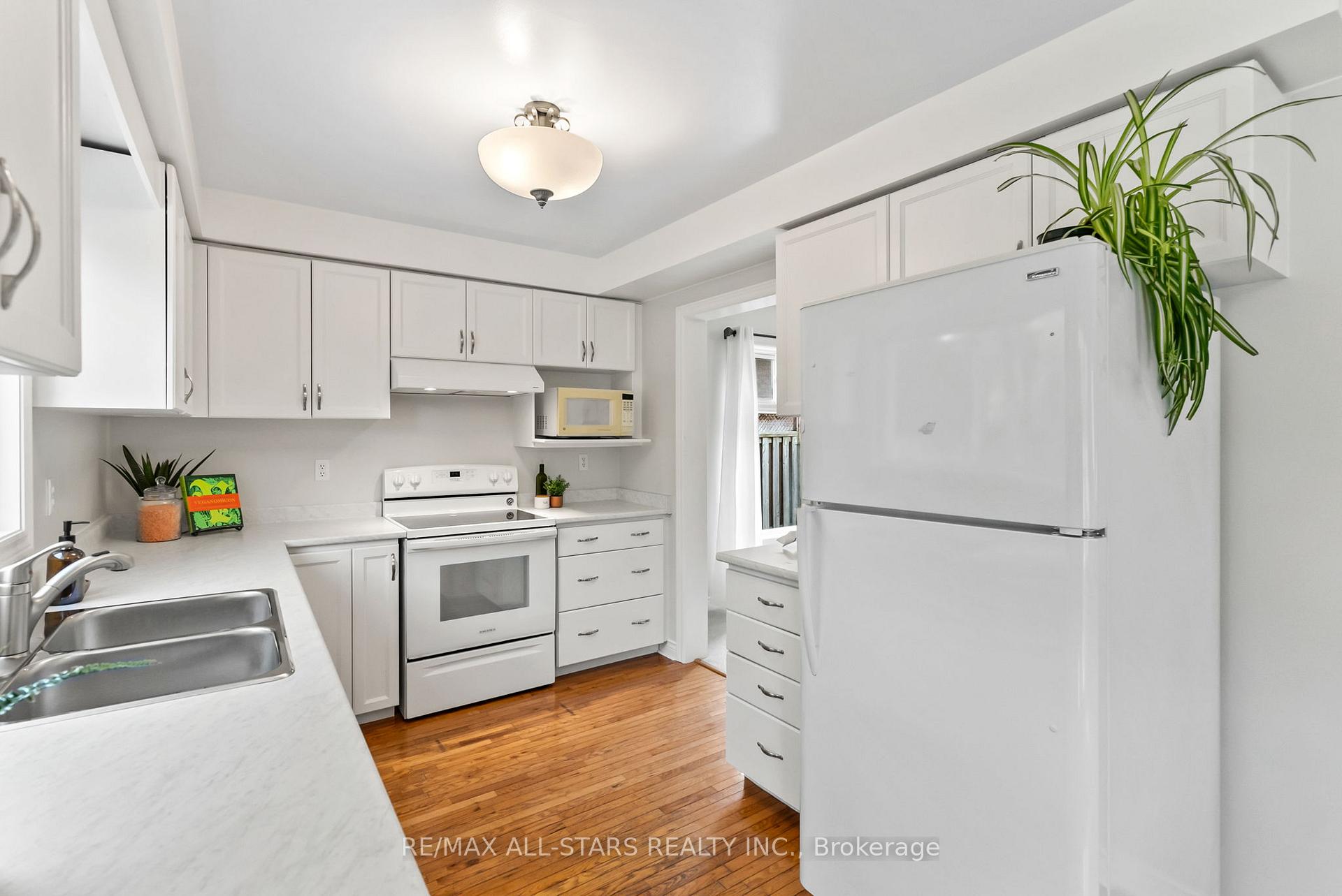 Photo 11 of 20 Enzo Crescent, Uxbridge — HOMEH