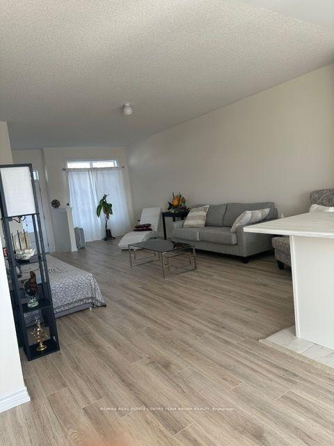 Photo 5 of 27 Bianca Crescent, Wasaga Beach — HOMEH
