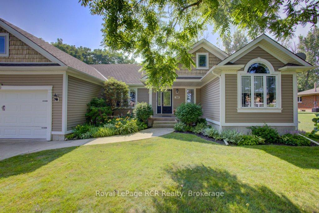 Front of 320 Durham Street W