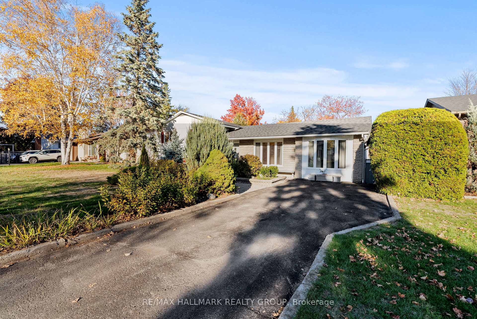 Photo 4 of 26 Ettrick Crescent, Ottawa, Barrhaven - Pheasant Run — HOMEH