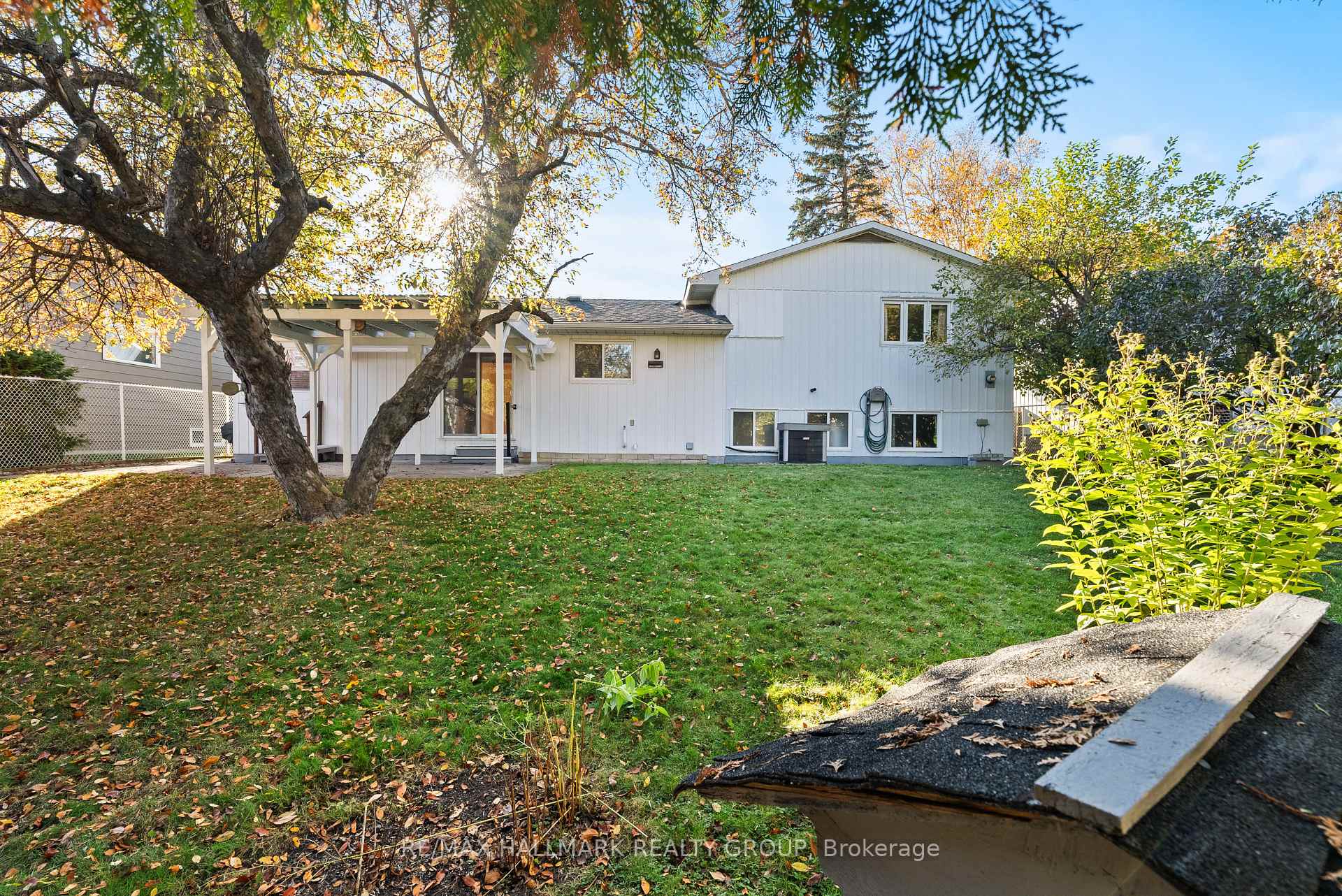 Photo 20 of 26 Ettrick Crescent, Ottawa, Barrhaven - Pheasant Run — HOMEH