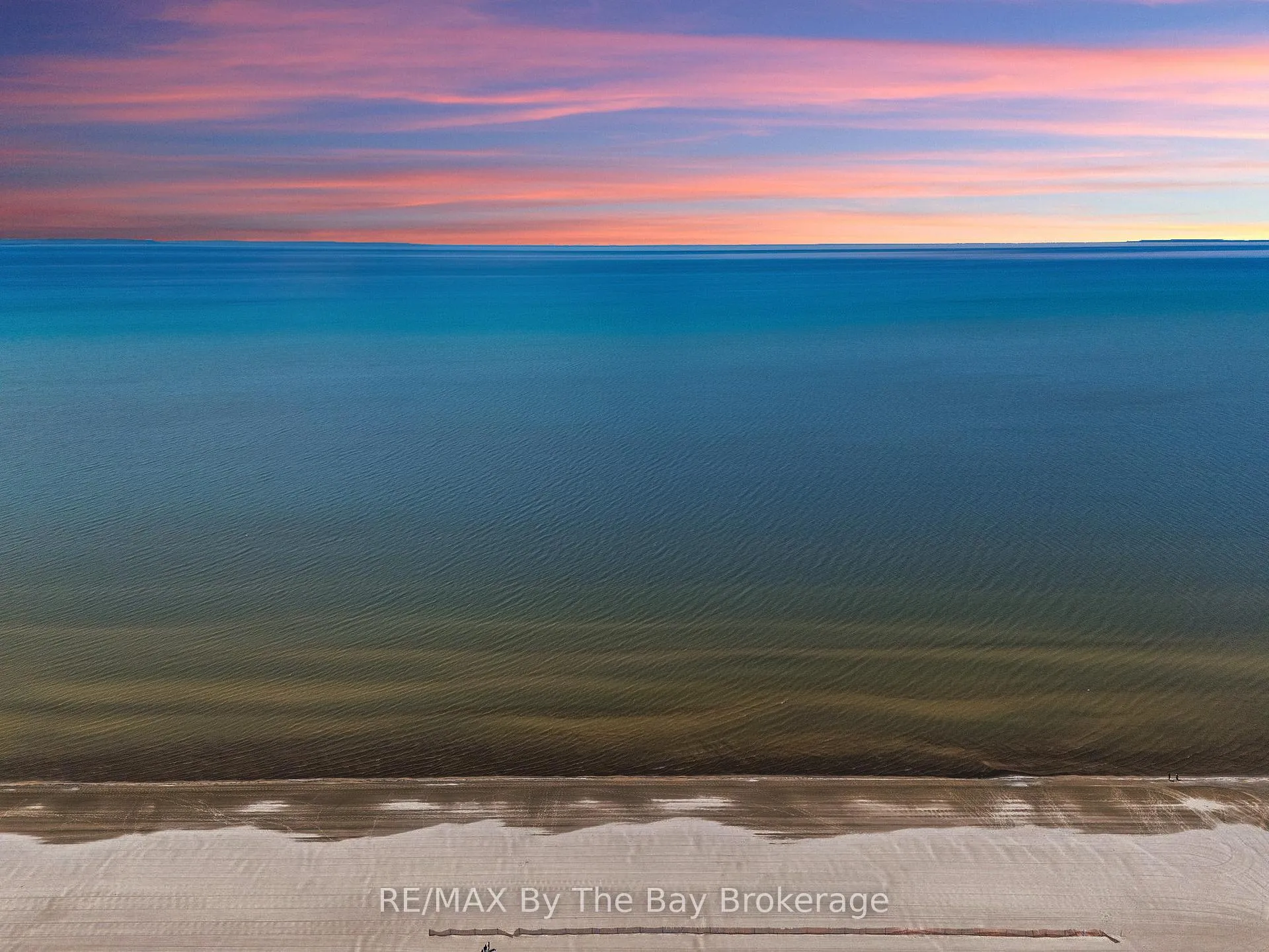 Photo 3 of 156 Santos Lane, Wasaga Beach — HOMEH