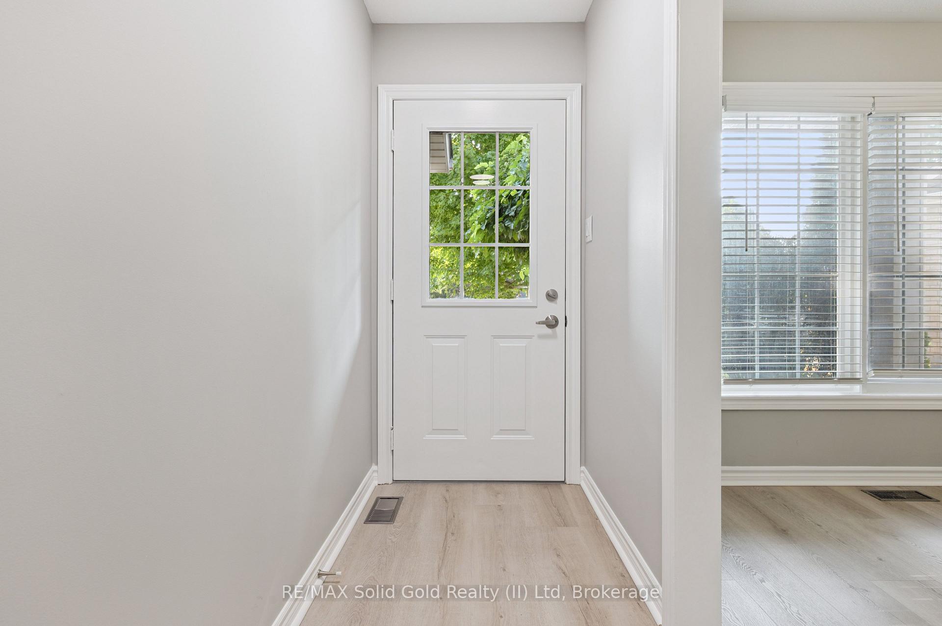 Photo 4 of 497 Brentcliffe Drive, Waterloo — HOMEH
