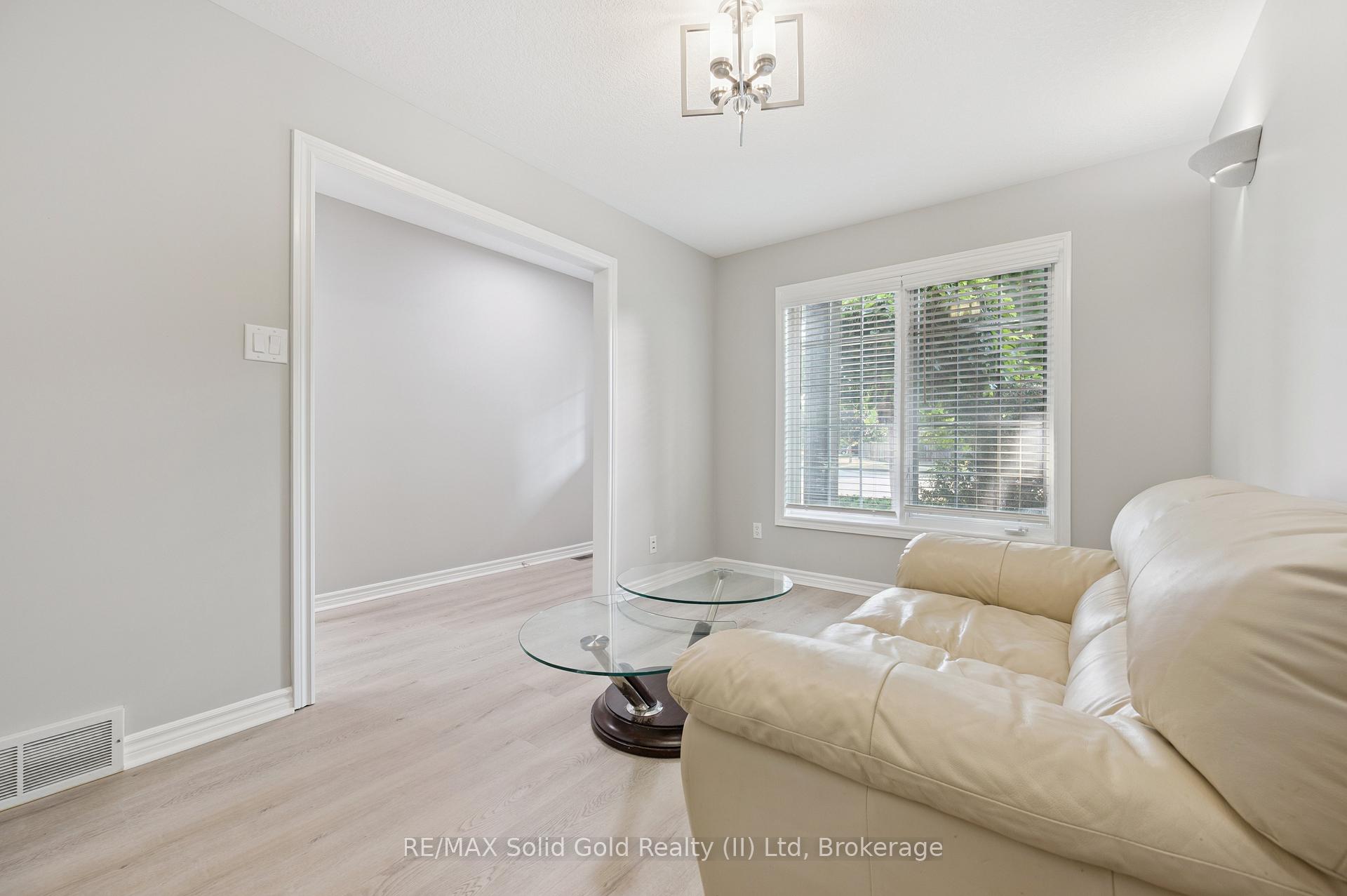 Photo 5 of 497 Brentcliffe Drive, Waterloo — HOMEH