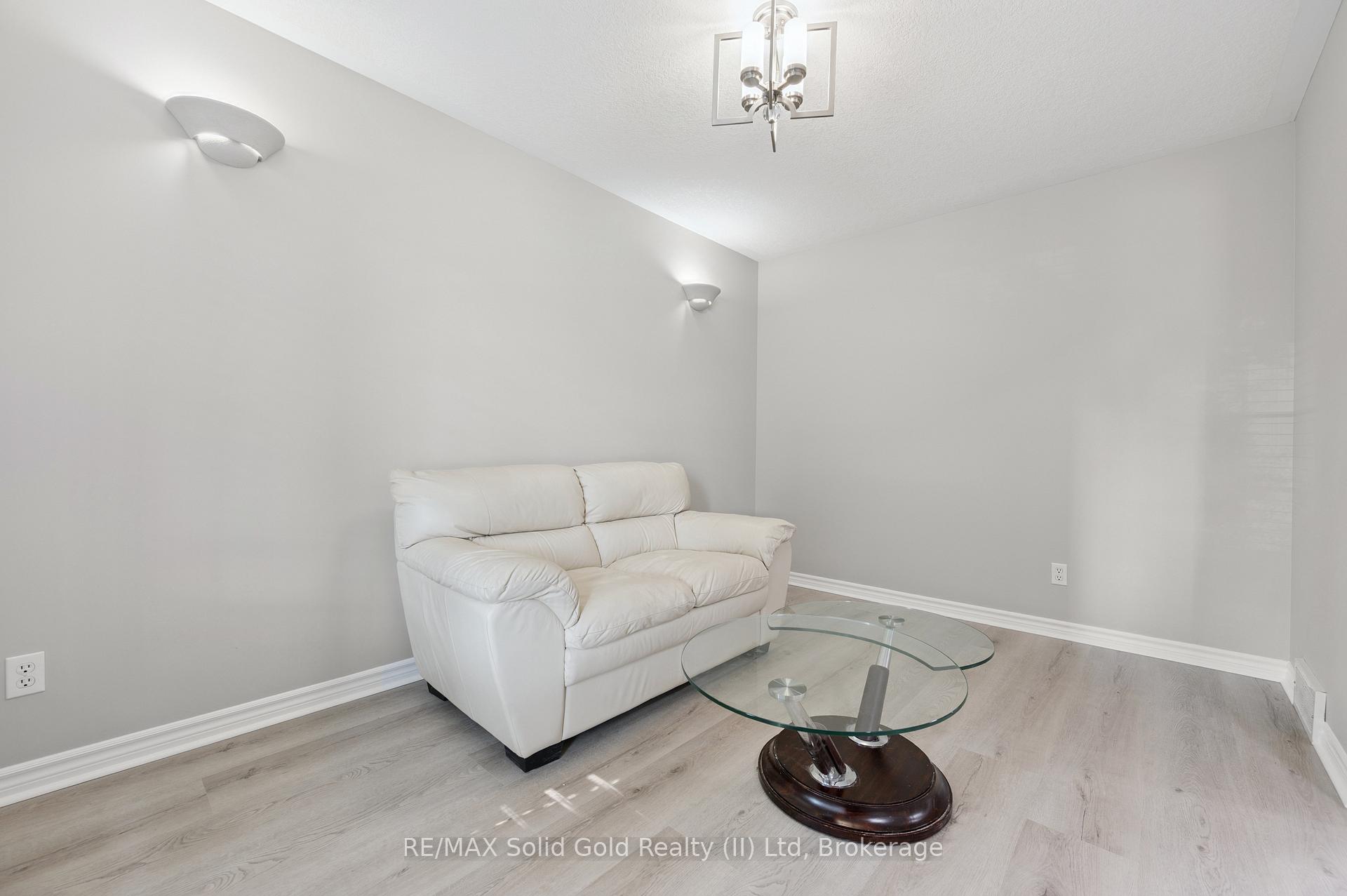Photo 6 of 497 Brentcliffe Drive, Waterloo — HOMEH