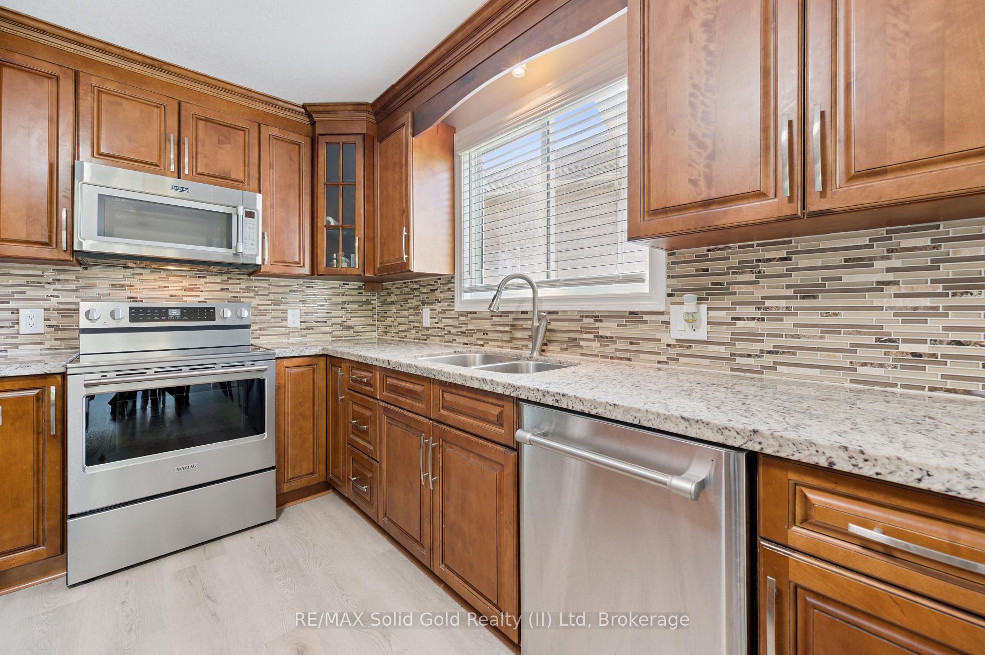 Photo 13 of 497 Brentcliffe Drive, Waterloo — HOMEH