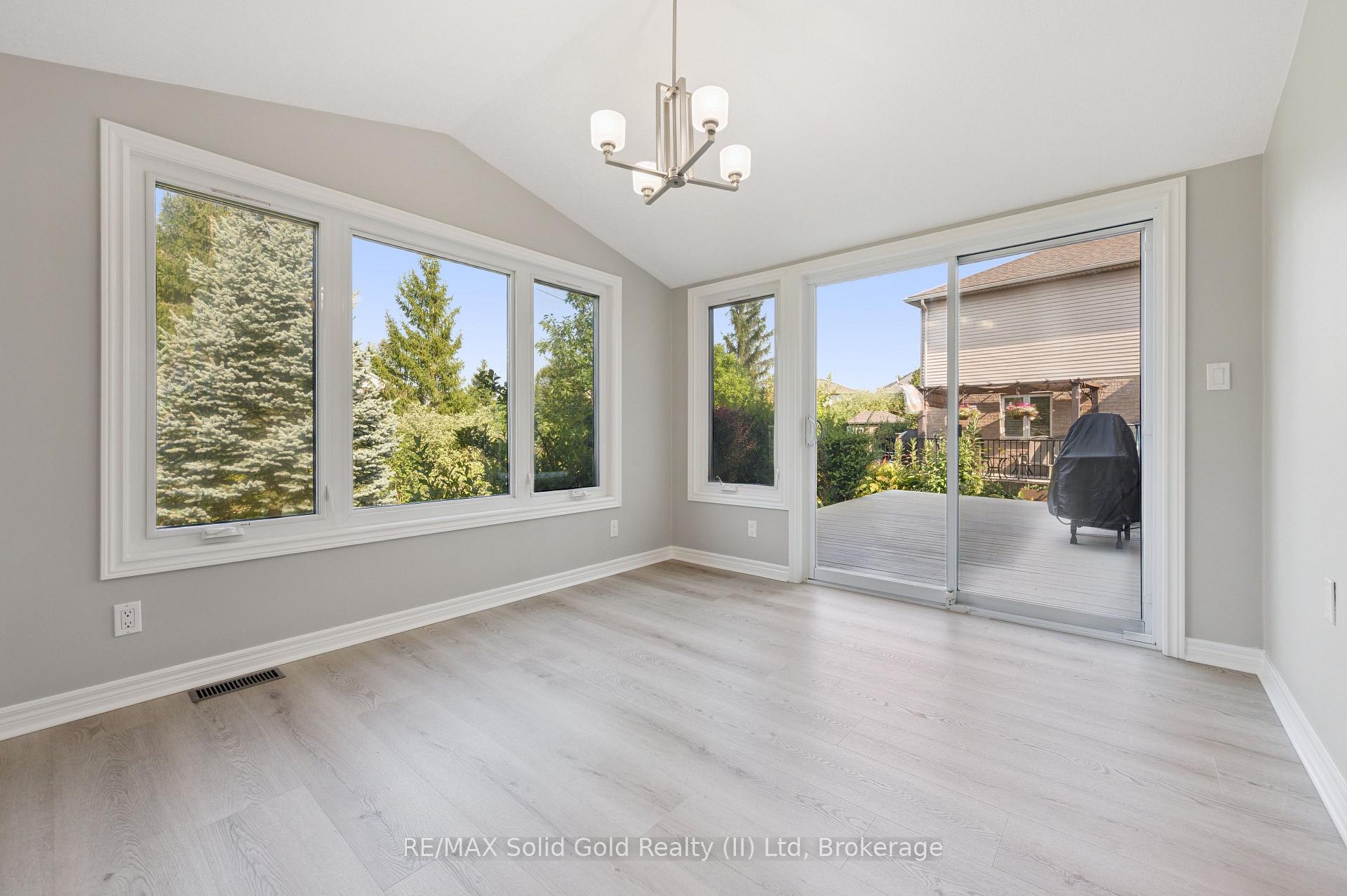 Photo 15 of 497 Brentcliffe Drive, Waterloo — HOMEH