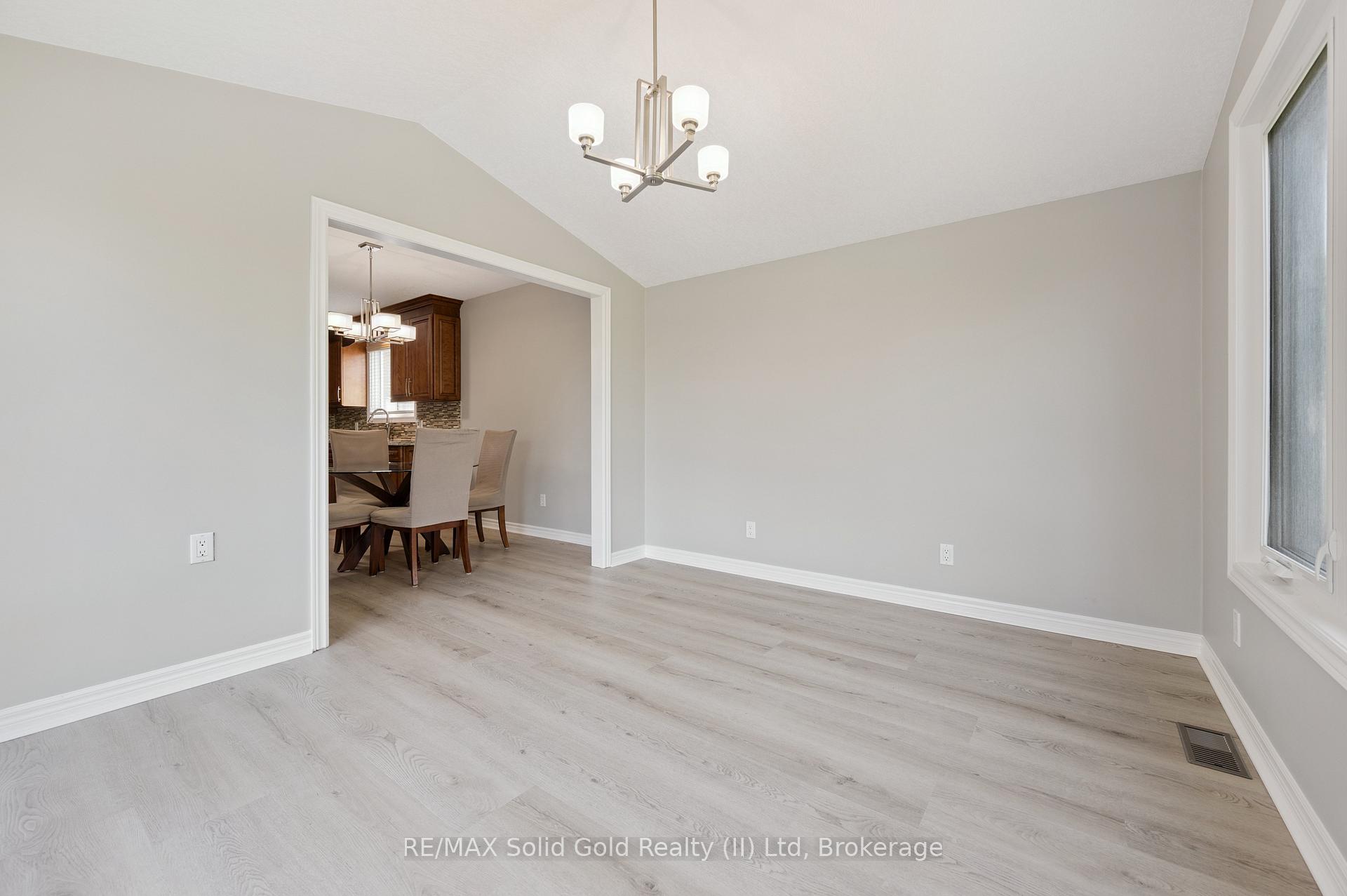 Photo 17 of 497 Brentcliffe Drive, Waterloo — HOMEH