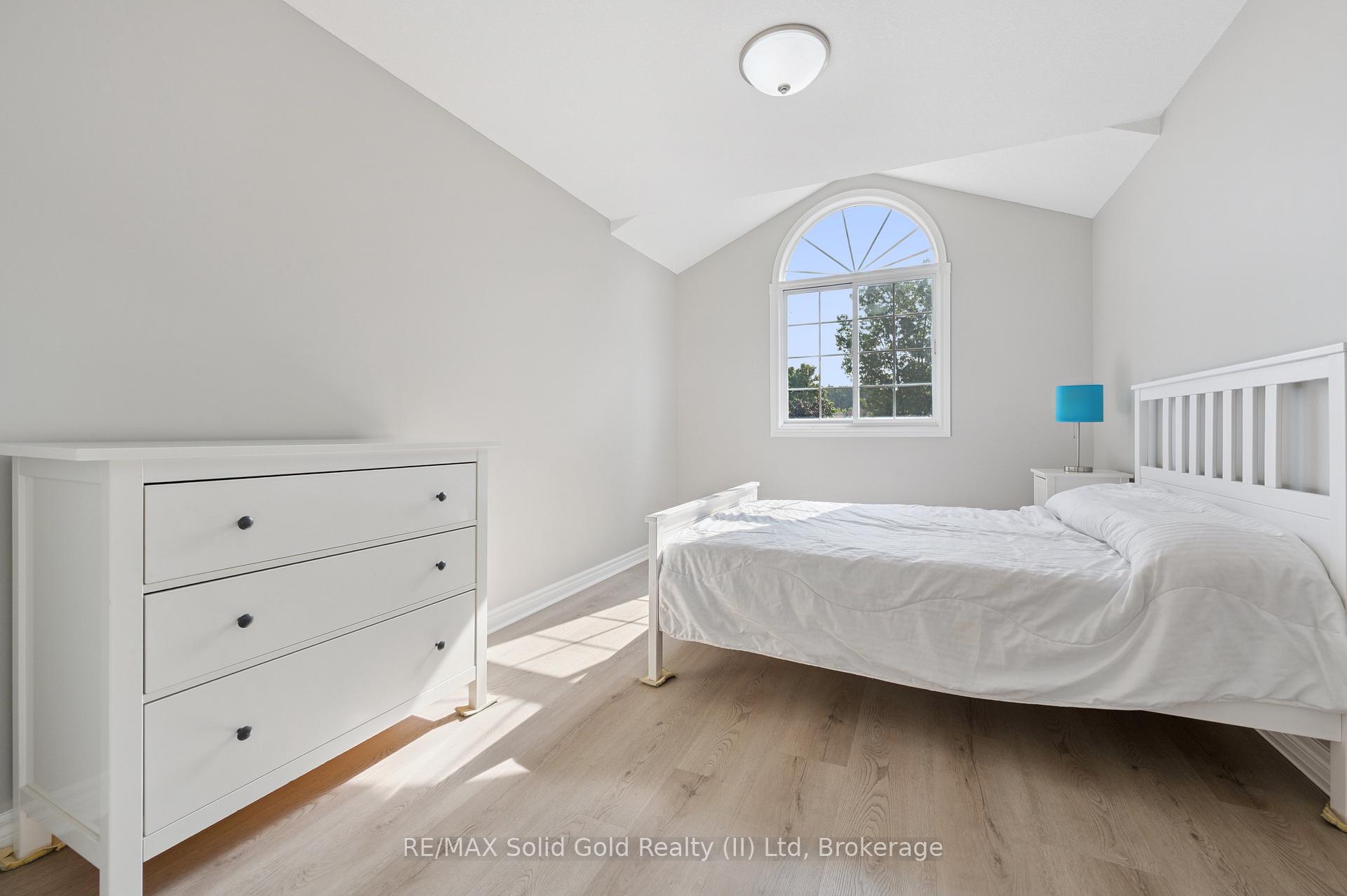 Photo 22 of 497 Brentcliffe Drive, Waterloo — HOMEH