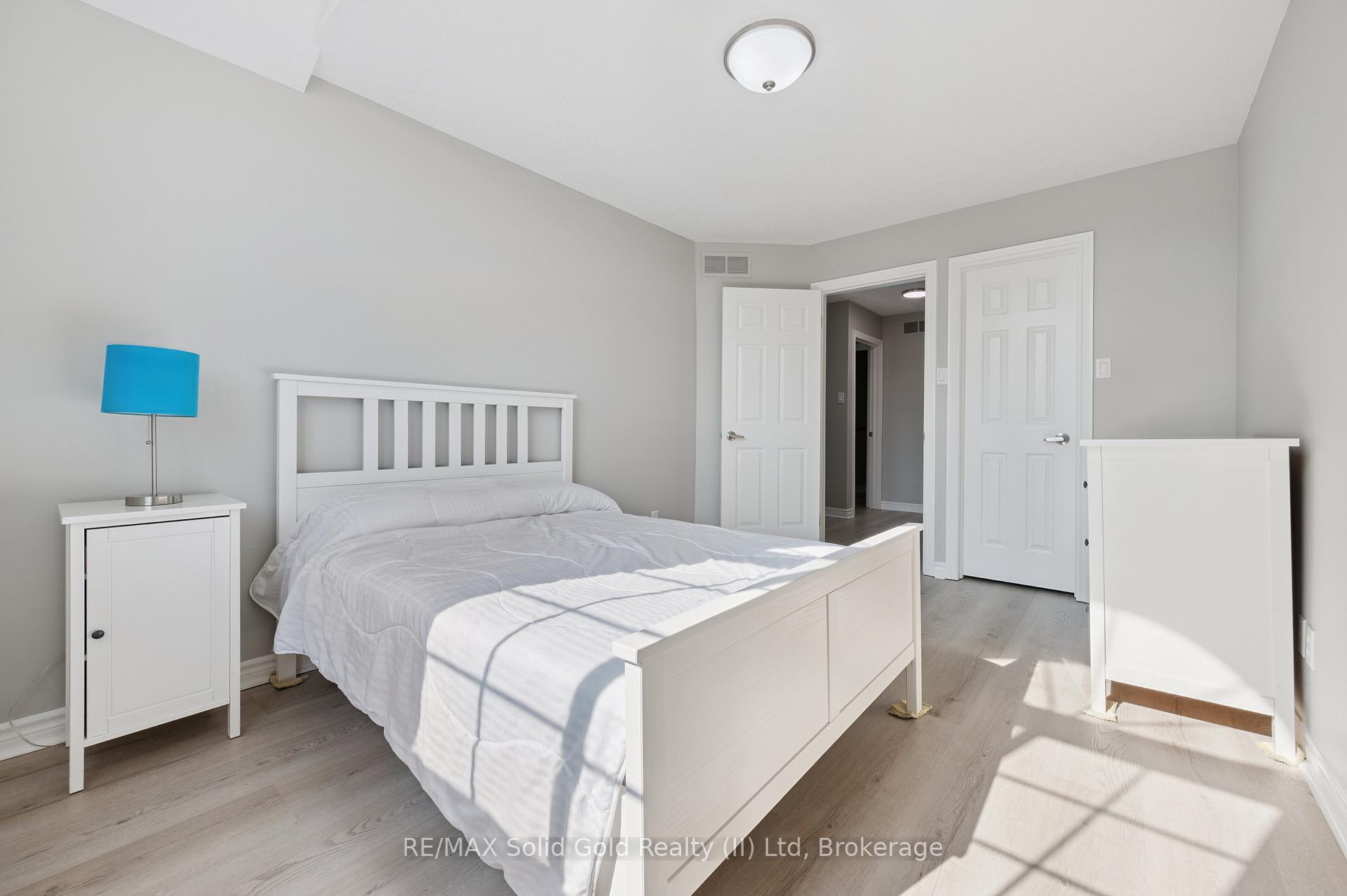 Photo 23 of 497 Brentcliffe Drive, Waterloo — HOMEH