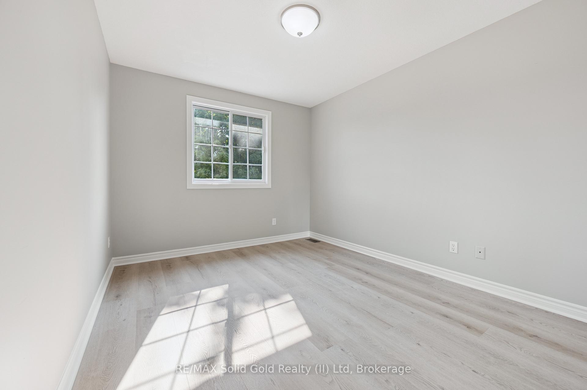 Photo 24 of 497 Brentcliffe Drive, Waterloo — HOMEH
