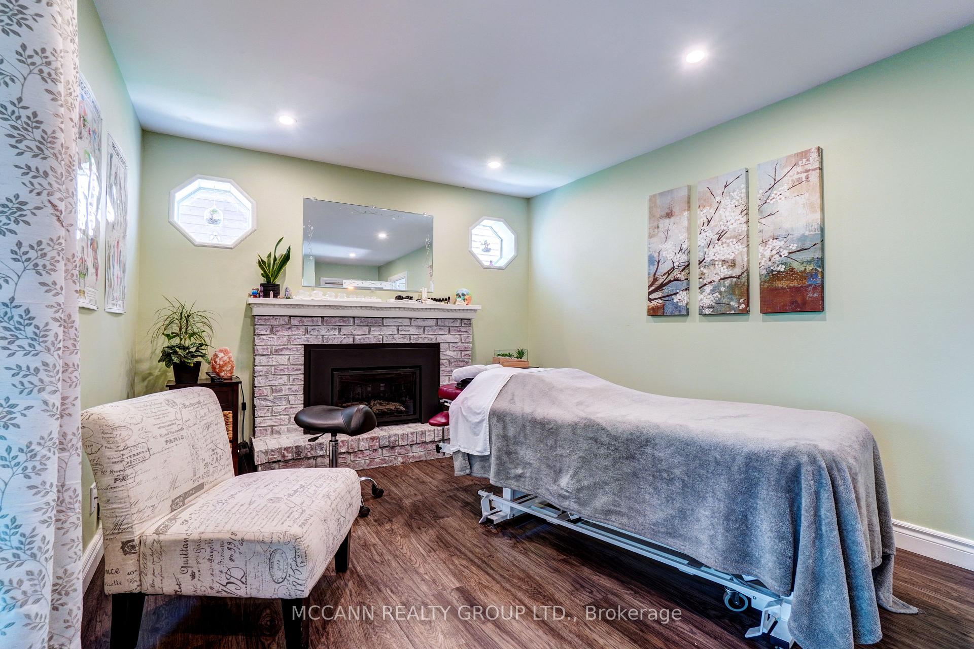 Photo 20 of 29 Third Avenue N, Uxbridge — HOMEH