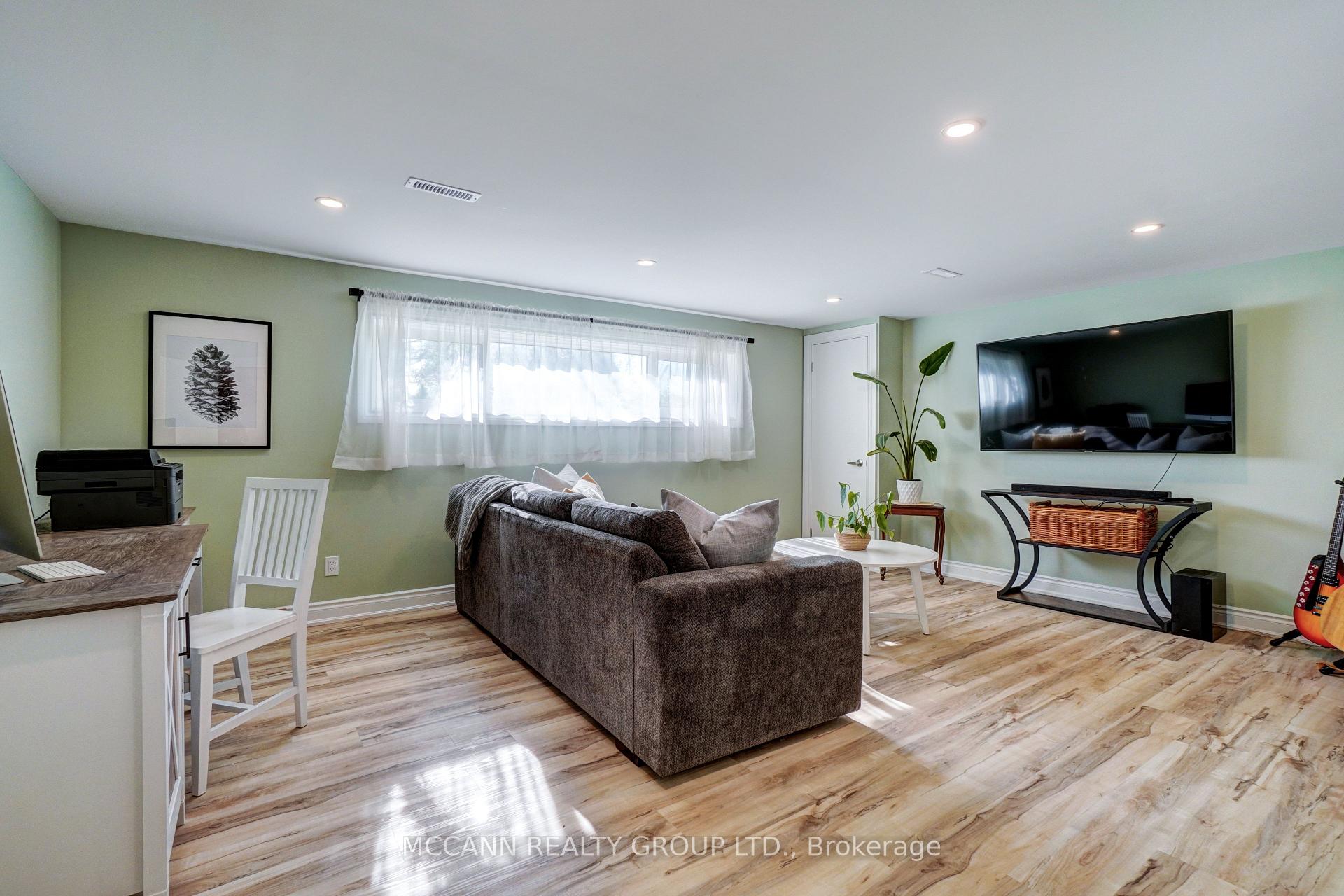 Photo 23 of 29 Third Avenue N, Uxbridge — HOMEH