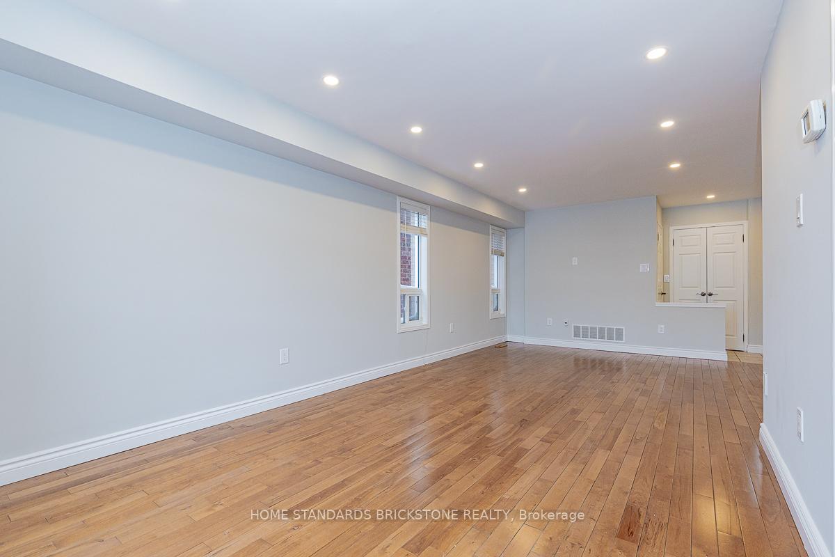 Photo 13 of 72 Sylwood Crescent, Vaughan, Maple — HOMEH